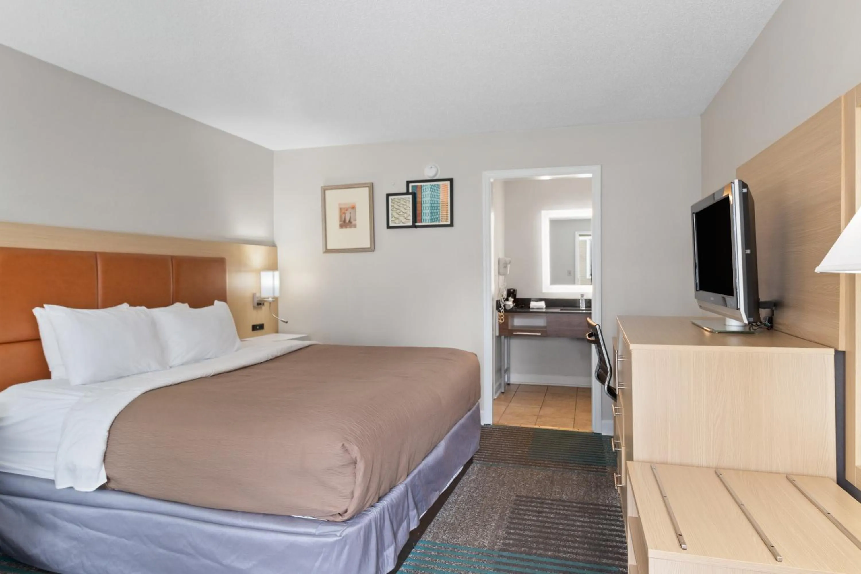 Bed in Richland Inn of Columbia