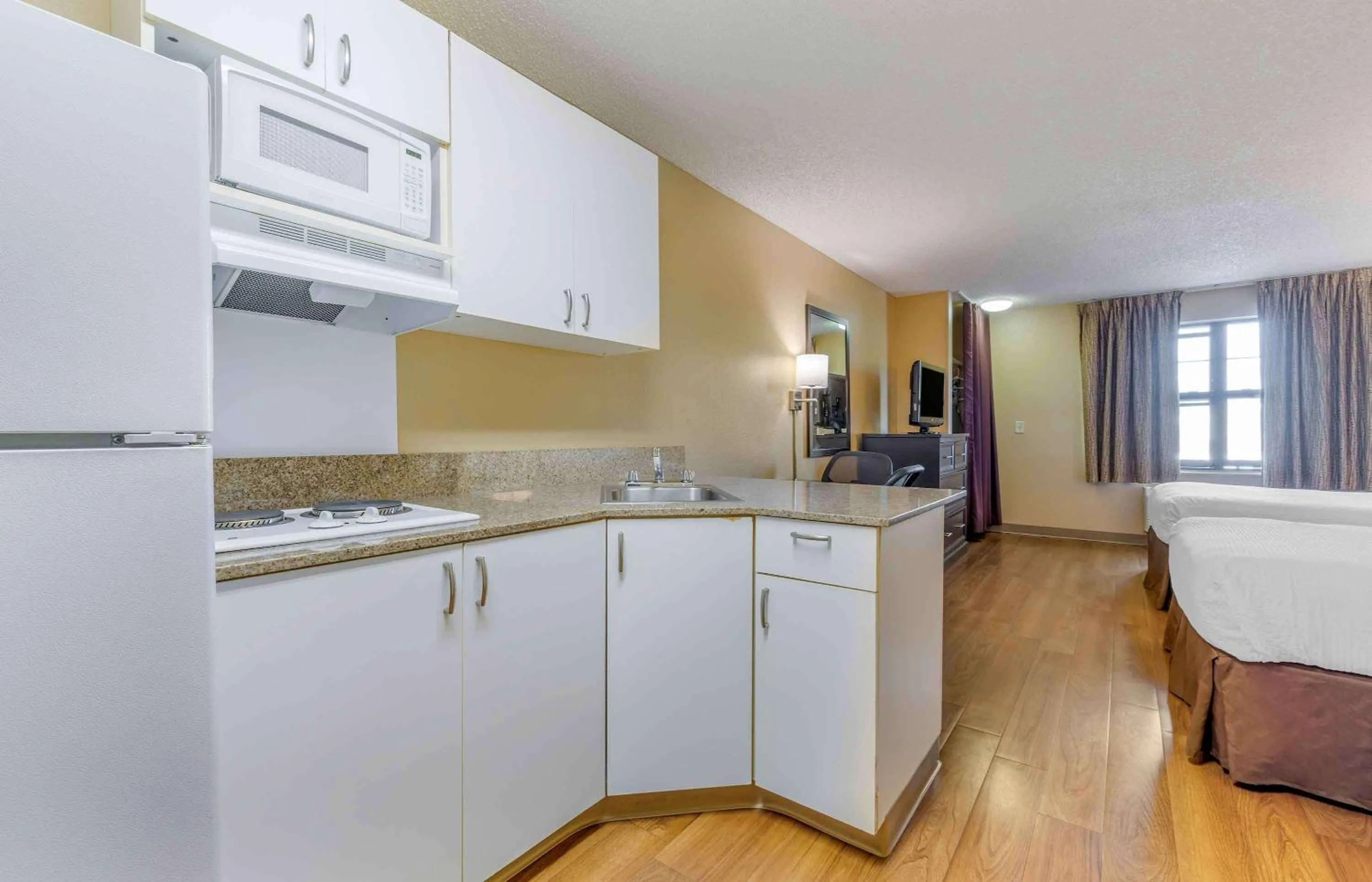 Bedroom in Extended Stay America Suites - Temecula - Wine Country