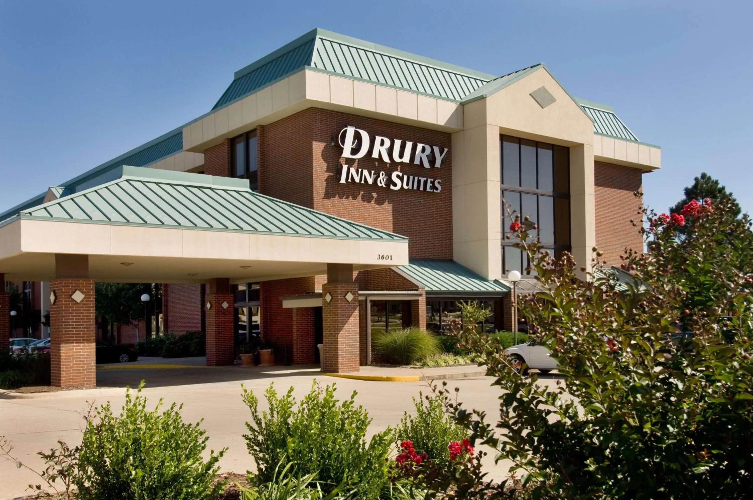 Property building in Drury Inn & Suites Joplin