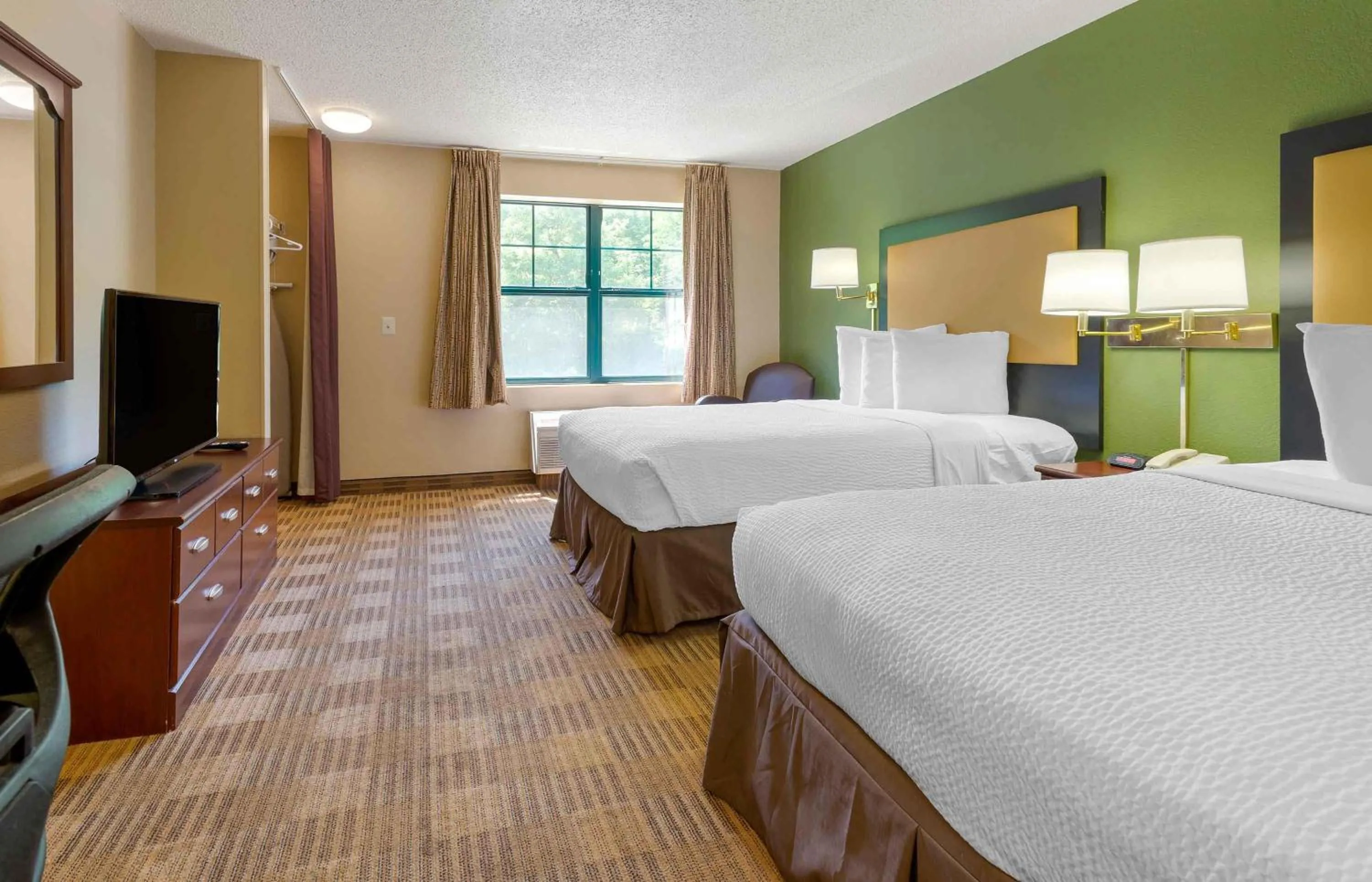 Bedroom, Bed in Extended Stay America Suites - Mt Olive - Budd Lake