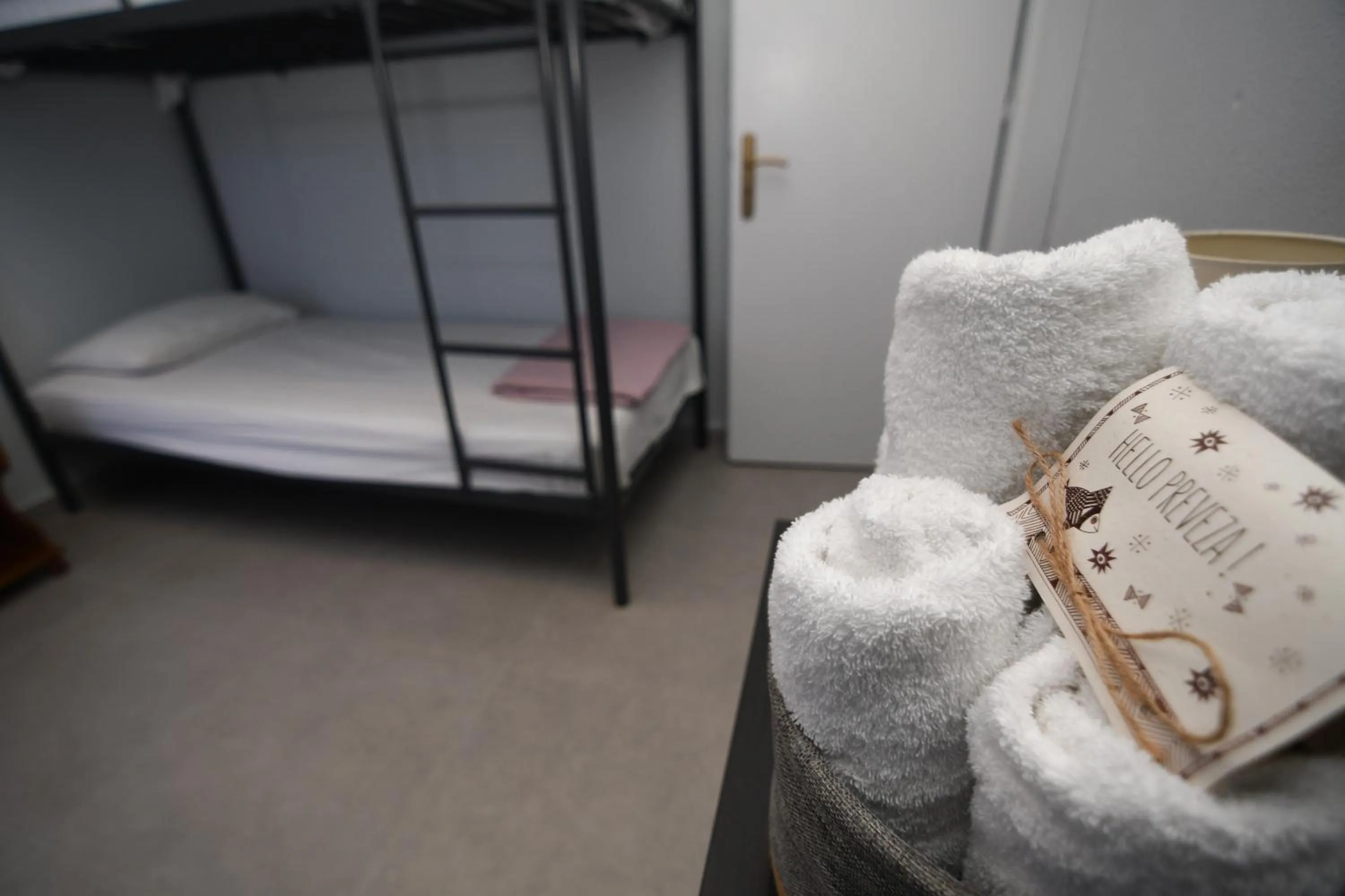 Bed in Rose Garden Apartments