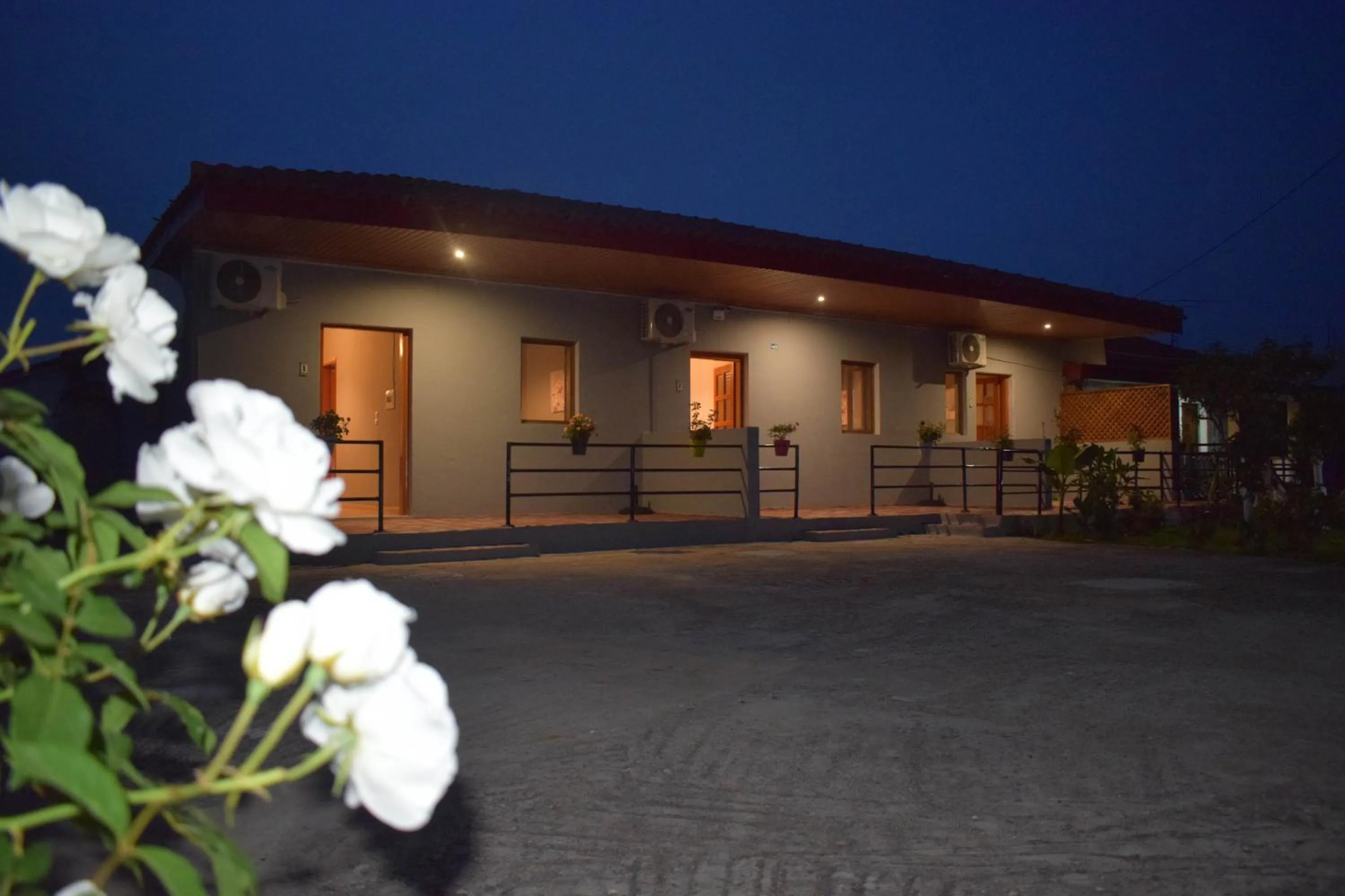 Patio in Rose Garden Apartments