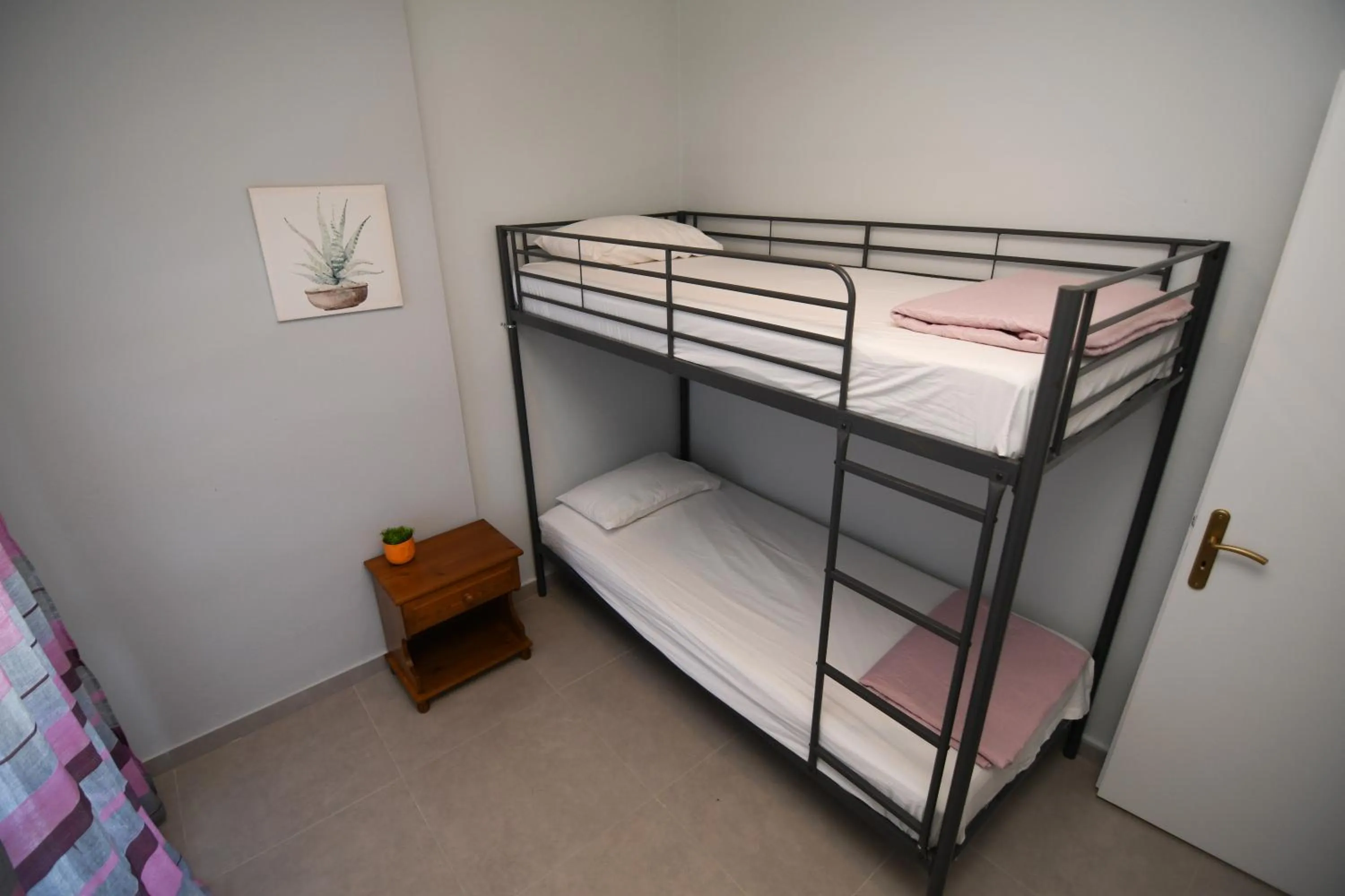 Bed in Rose Garden Apartments