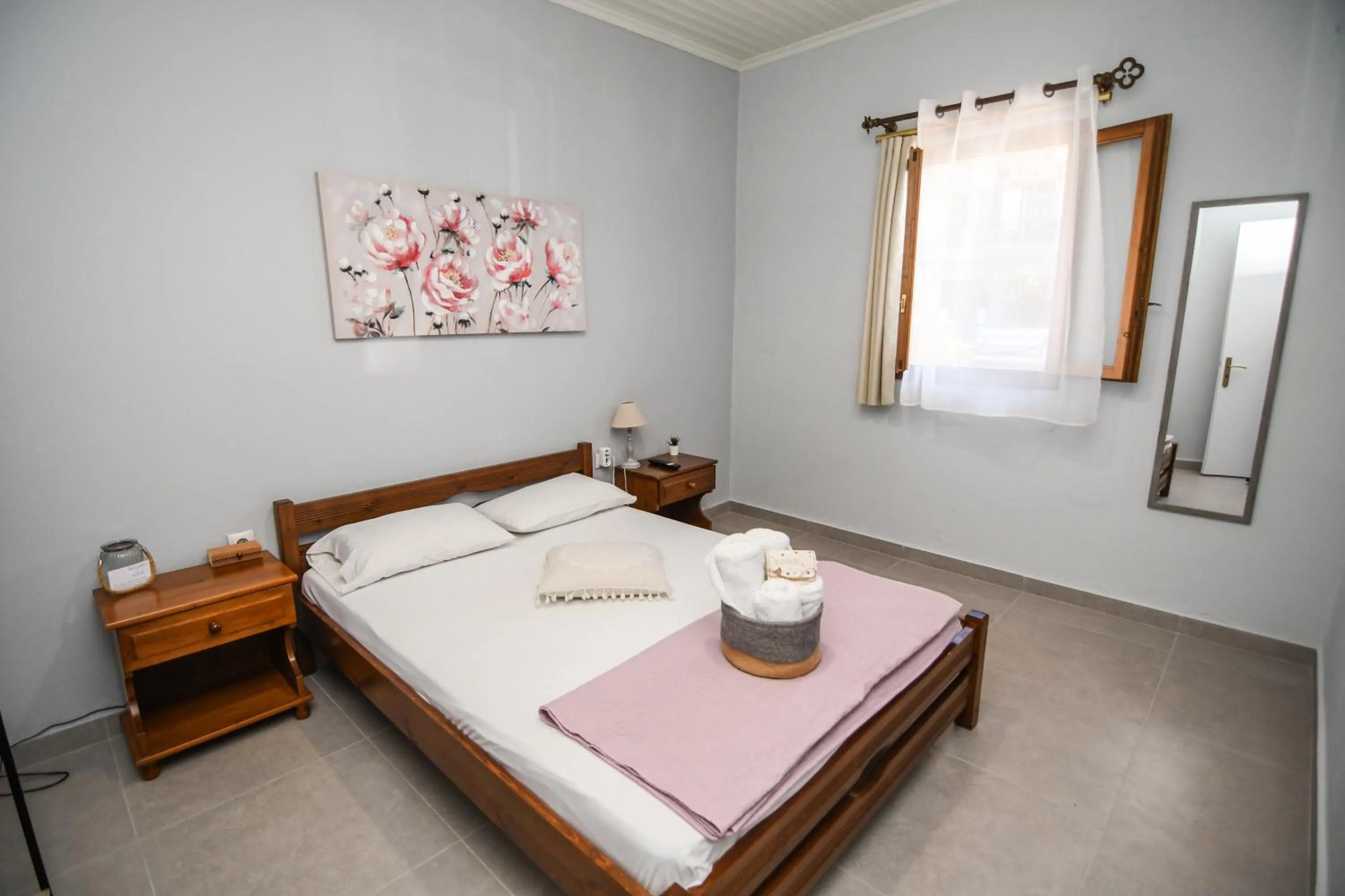 Bed in Rose Garden Apartments