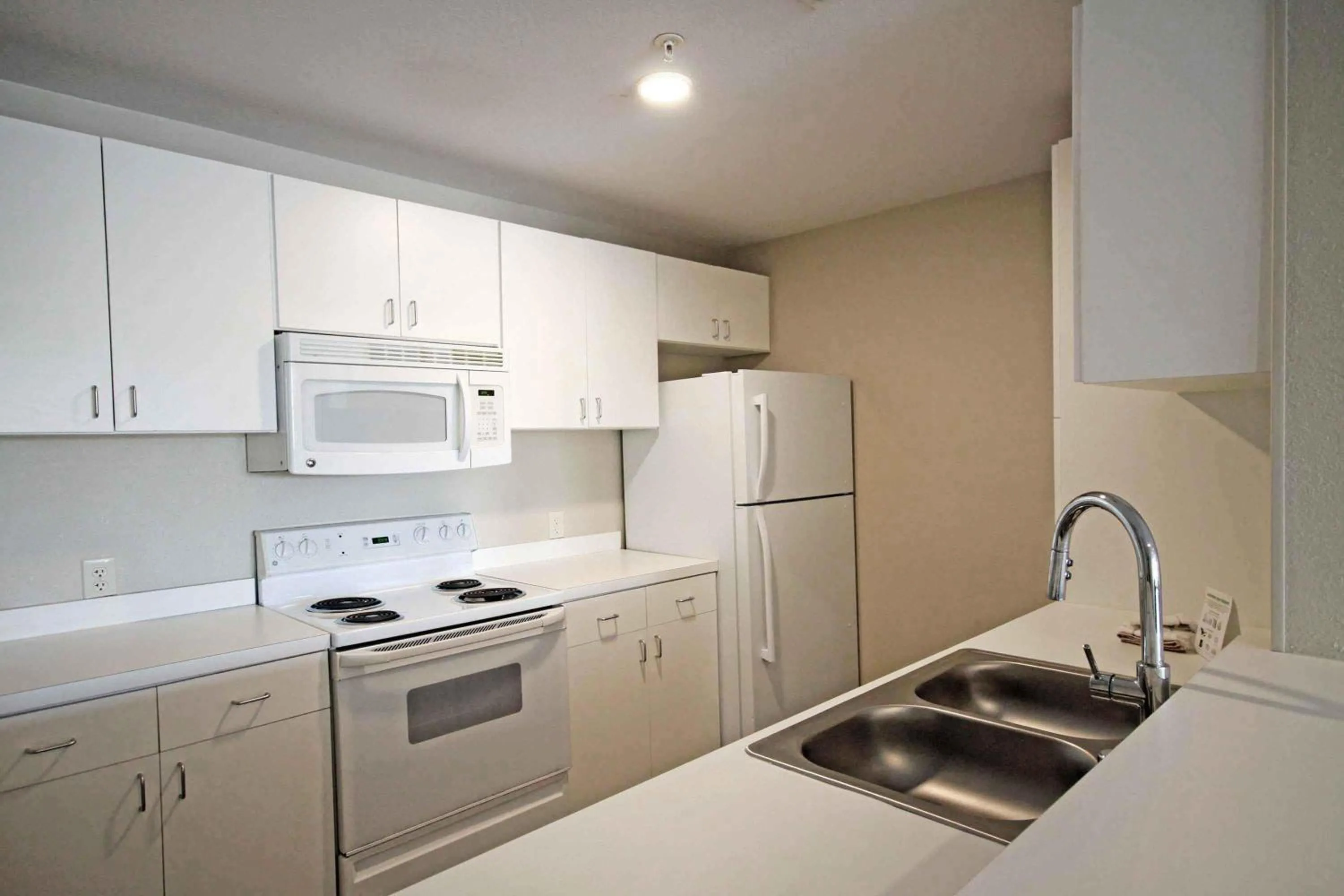Kitchen or kitchenette in Extended Stay America Suites - Albuquerque - Rio Rancho Blvd