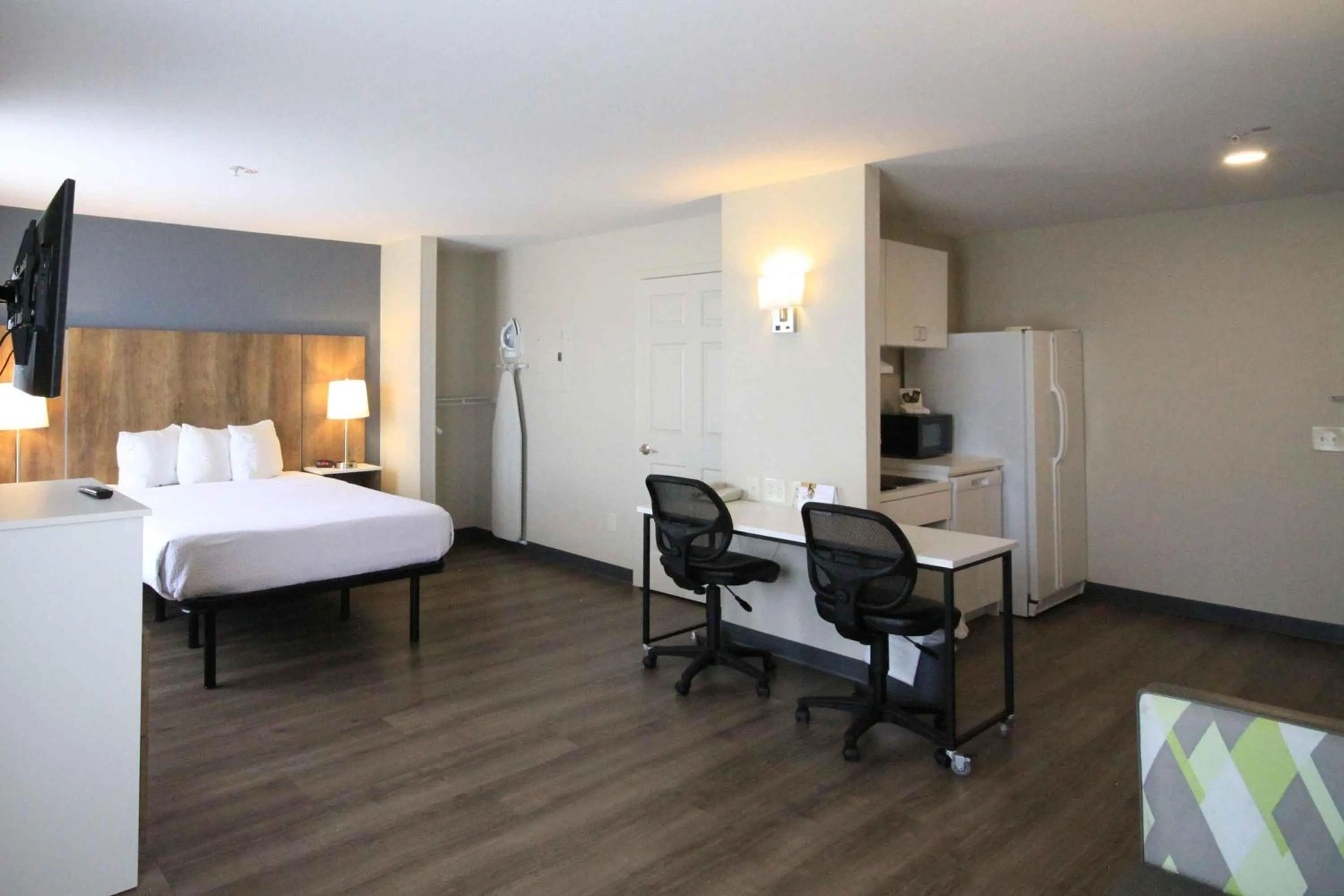 Bedroom, Bed in Extended Stay America Suites - Albuquerque - Rio Rancho Blvd