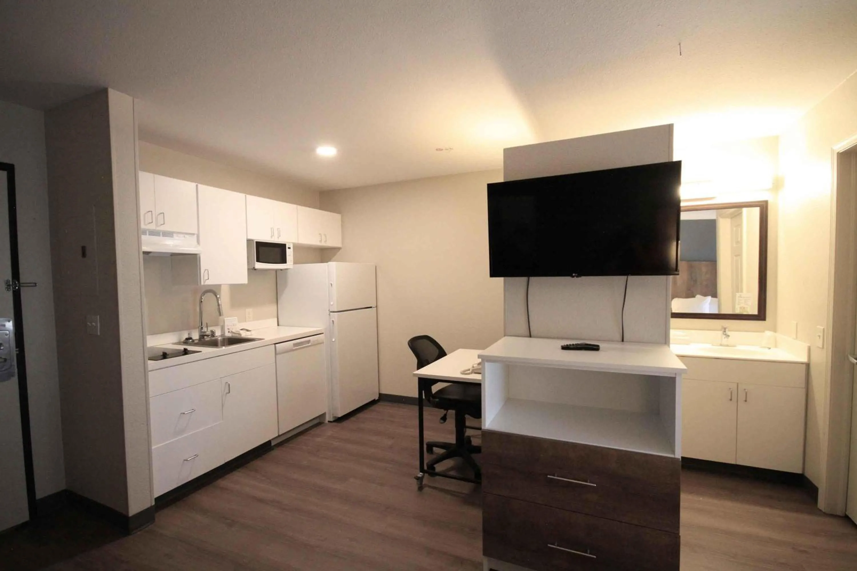 Kitchen or kitchenette in Extended Stay America Suites - Albuquerque - Rio Rancho Blvd