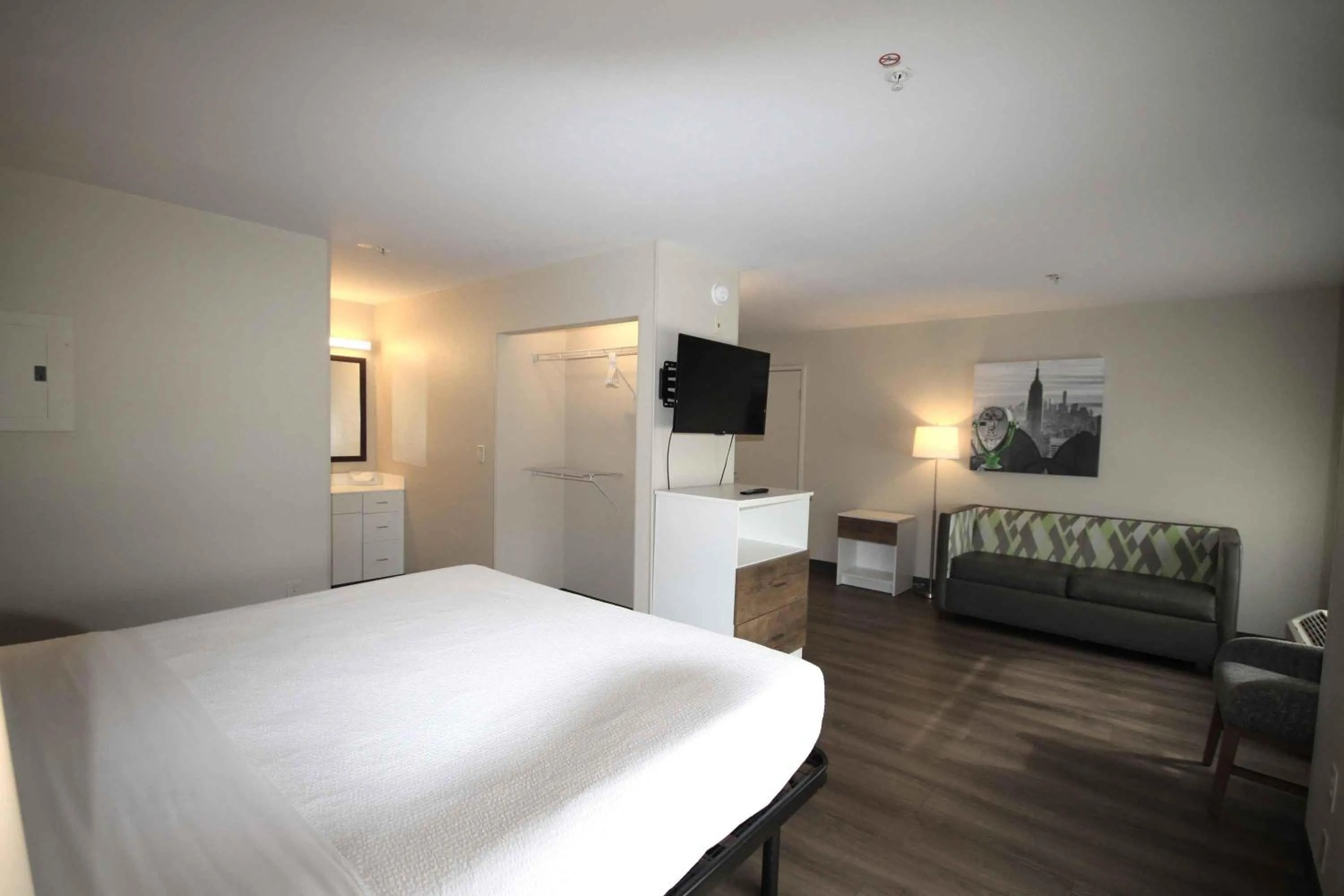 Bedroom, Bed in Extended Stay America Suites - Albuquerque - Rio Rancho Blvd