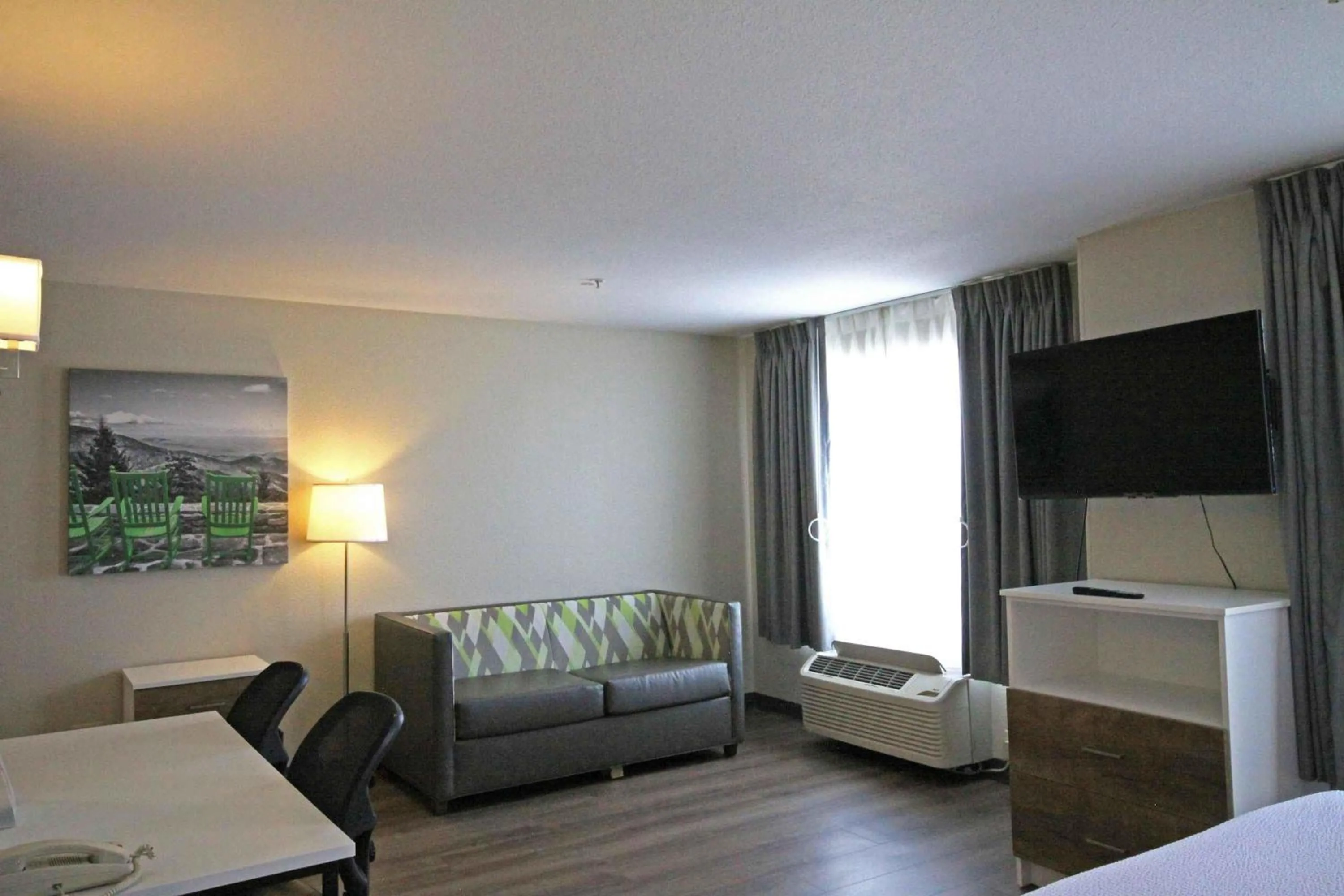 Bedroom, Bed in Extended Stay America Suites - Albuquerque - Rio Rancho Blvd