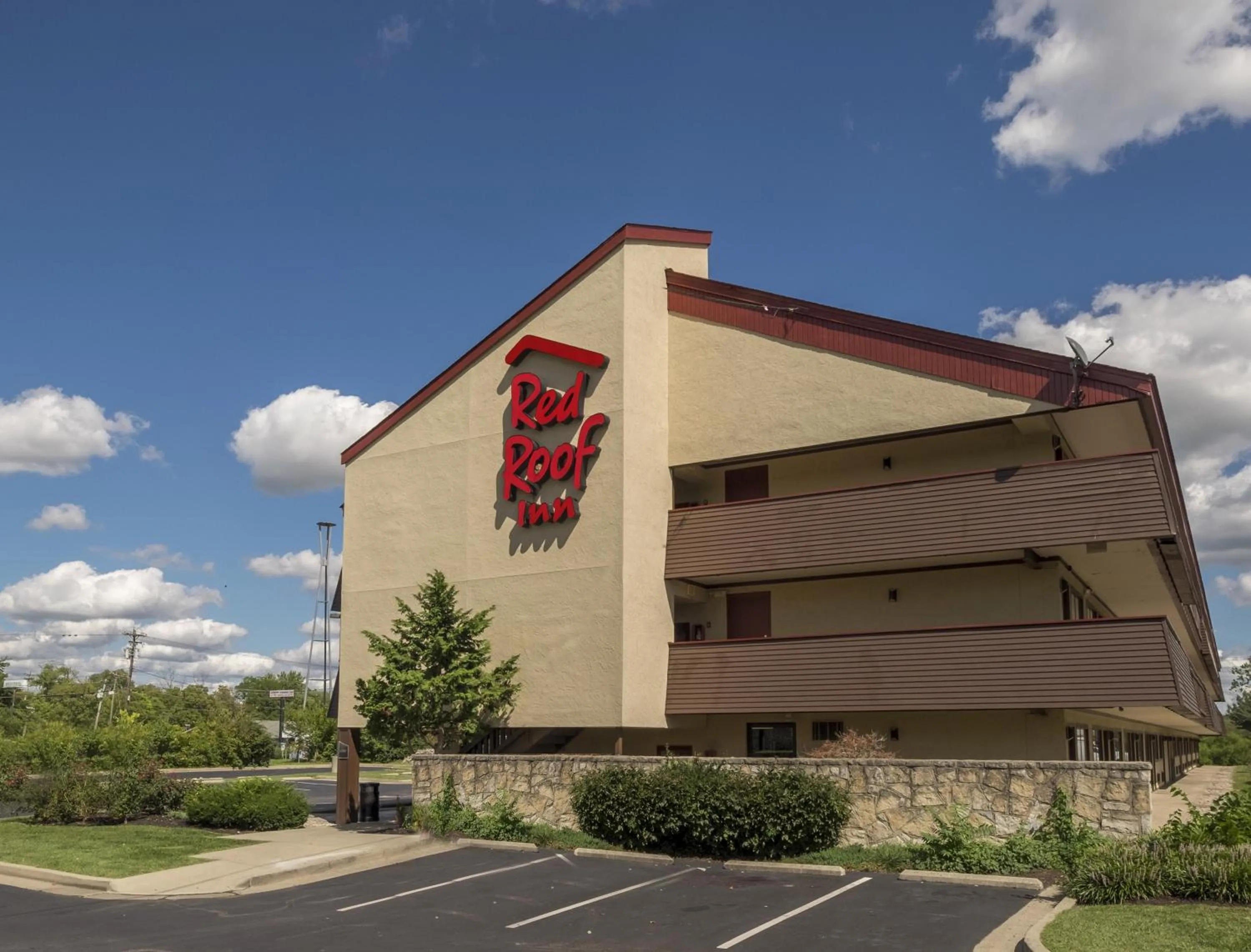 Property building in Red Roof Inn Cincinnati - Sharonville