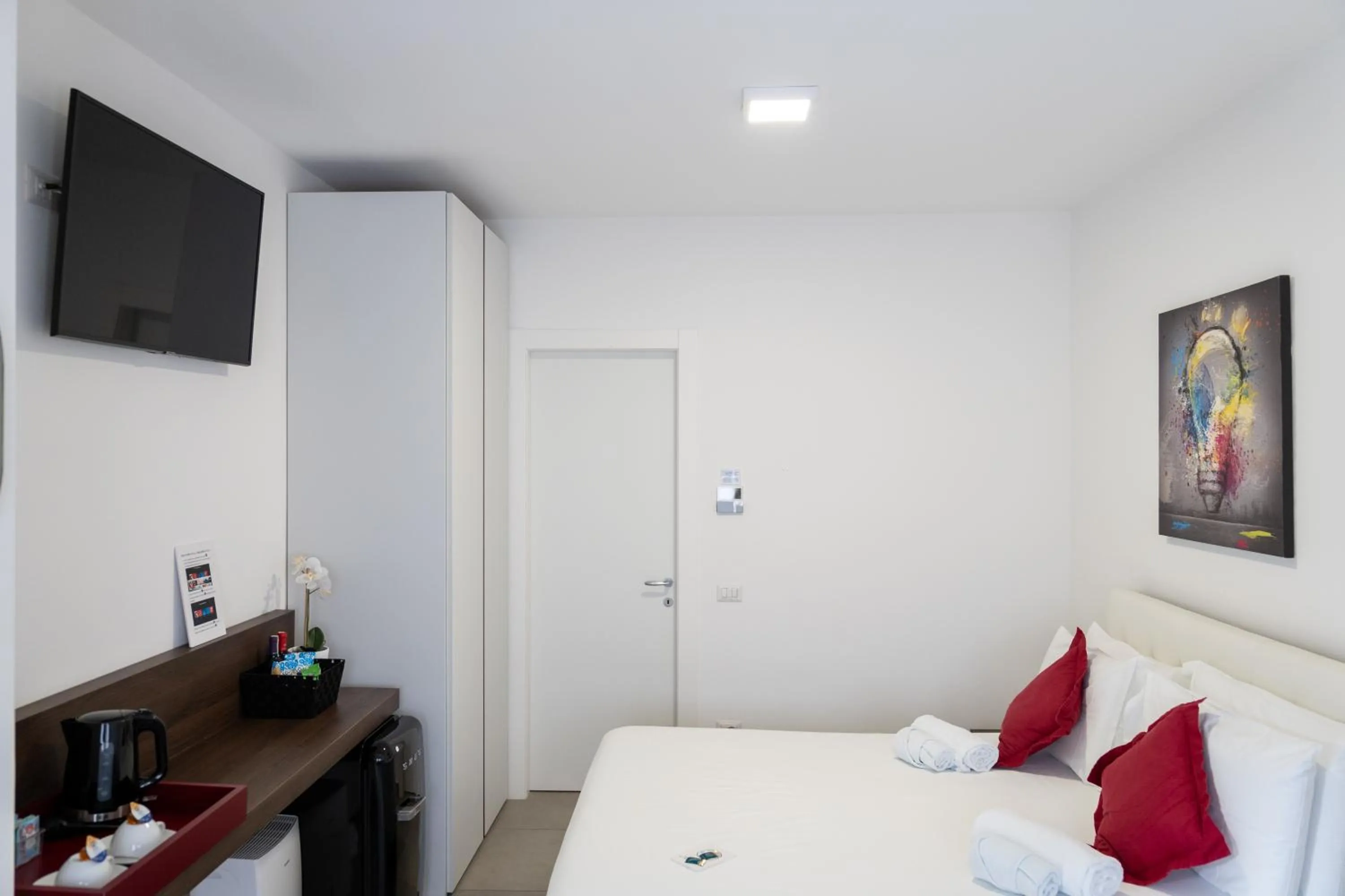 Bedroom, Bed in B&B I LAKE IT BELLAGIO