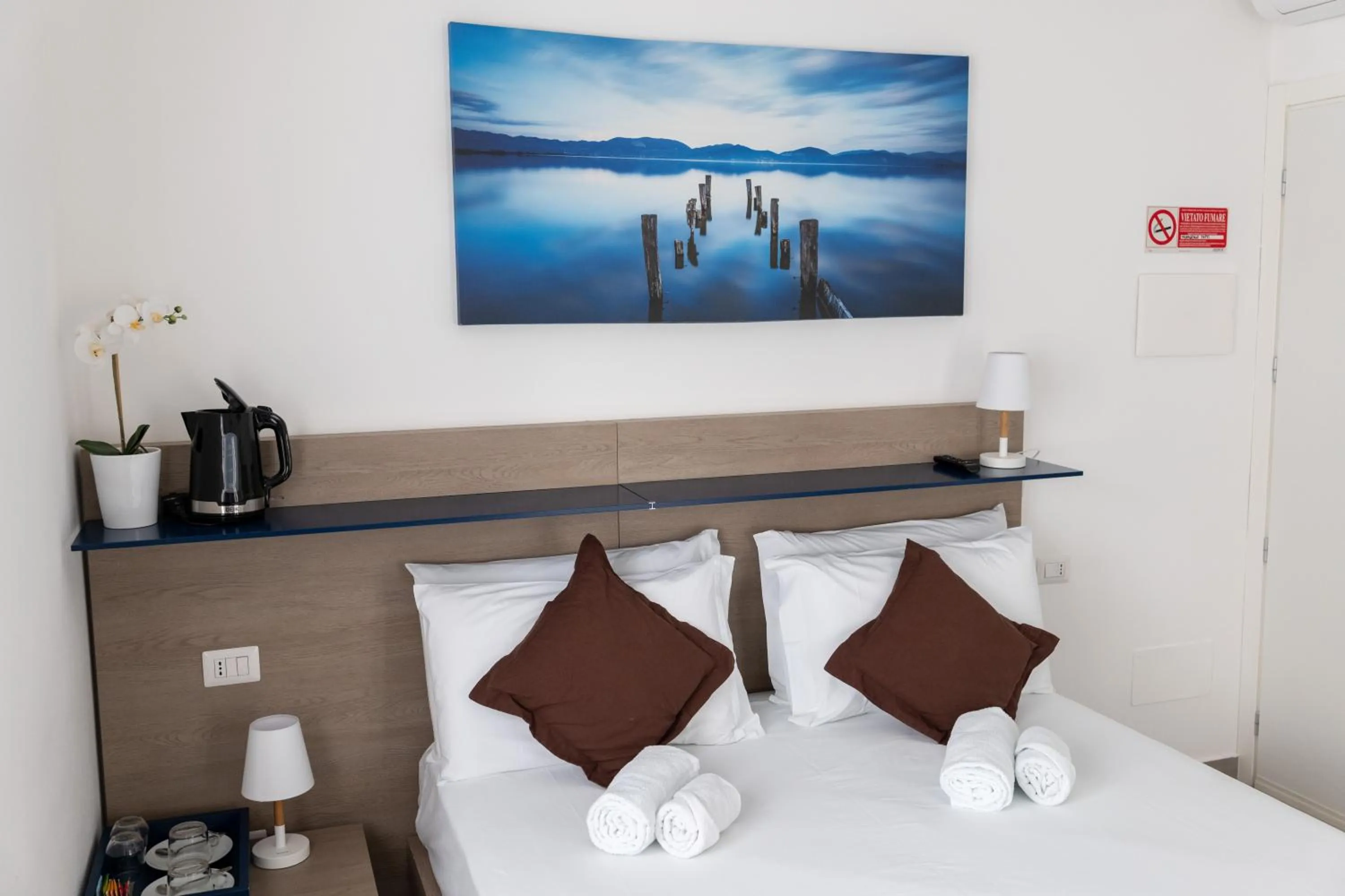 Bedroom, Bed in B&B I LAKE IT BELLAGIO