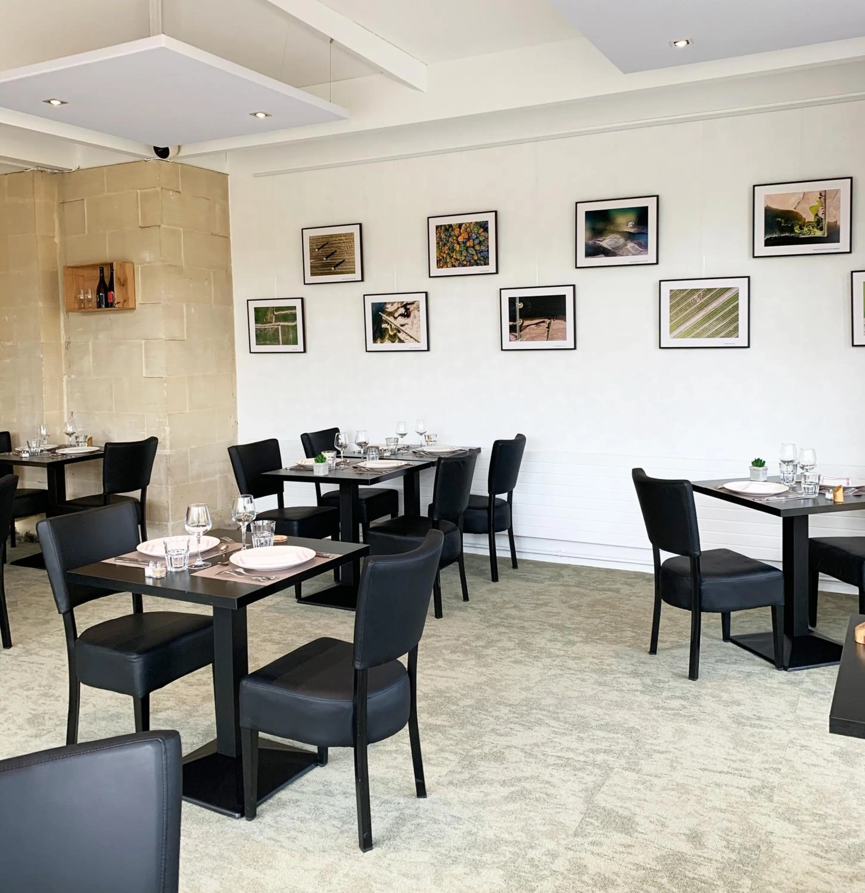 Restaurant/places to eat in Les Jardins de l'Anjou