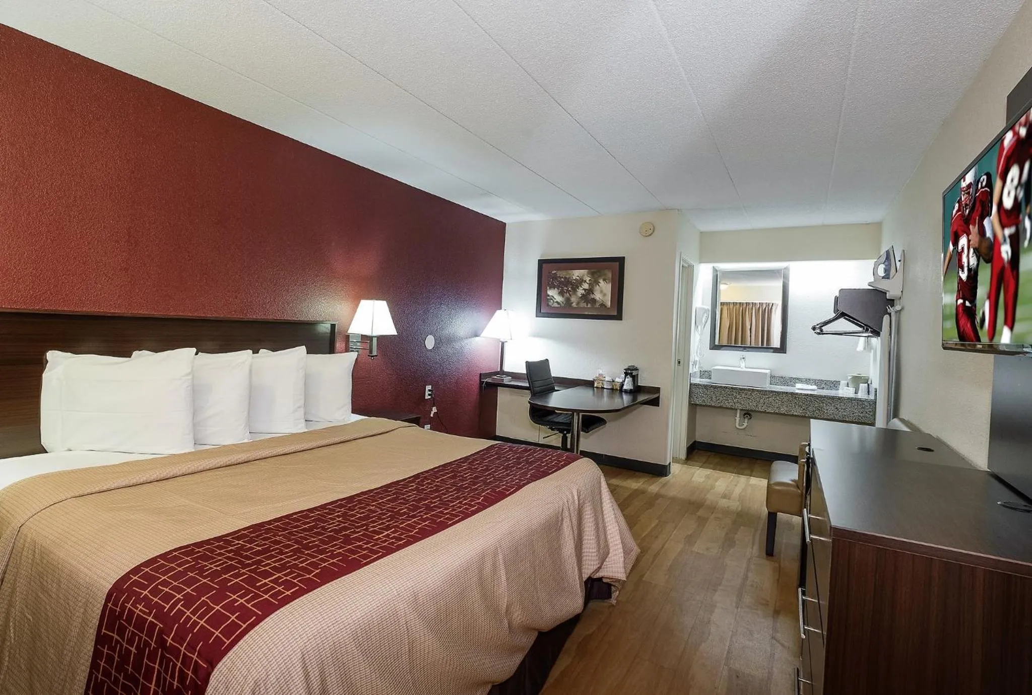 Photo of the whole room in Red Roof Inn Columbus East- Reynoldsburg