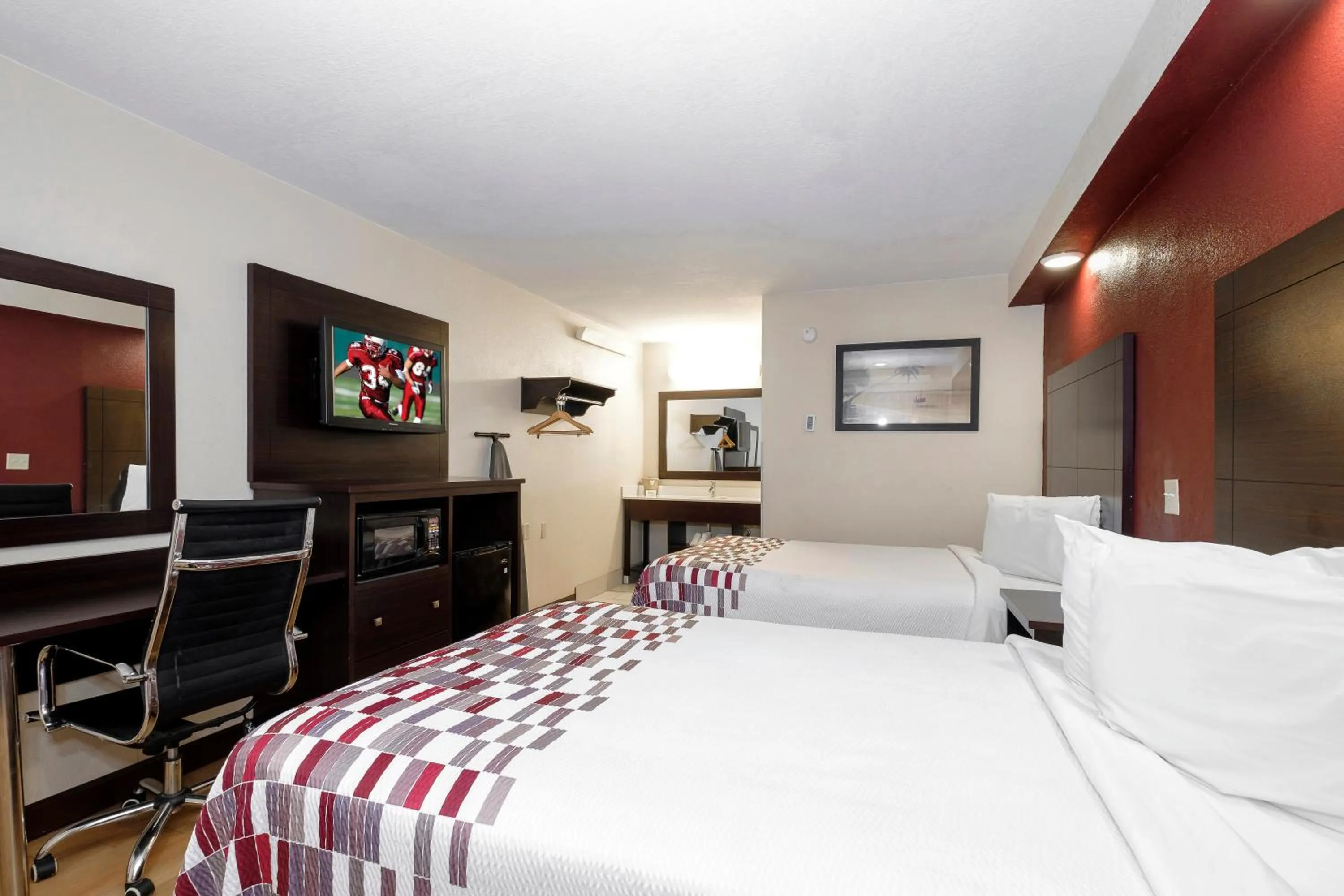 Bedroom, Bed in Red Roof Inn Tallahassee - University