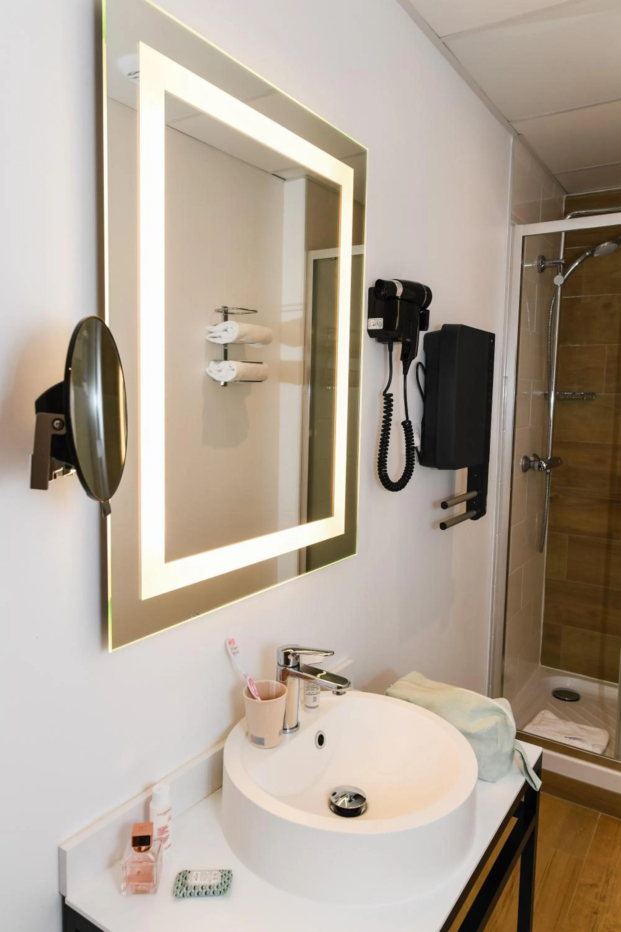 Bathroom in Best Western Plus Le Havre Centre Gare