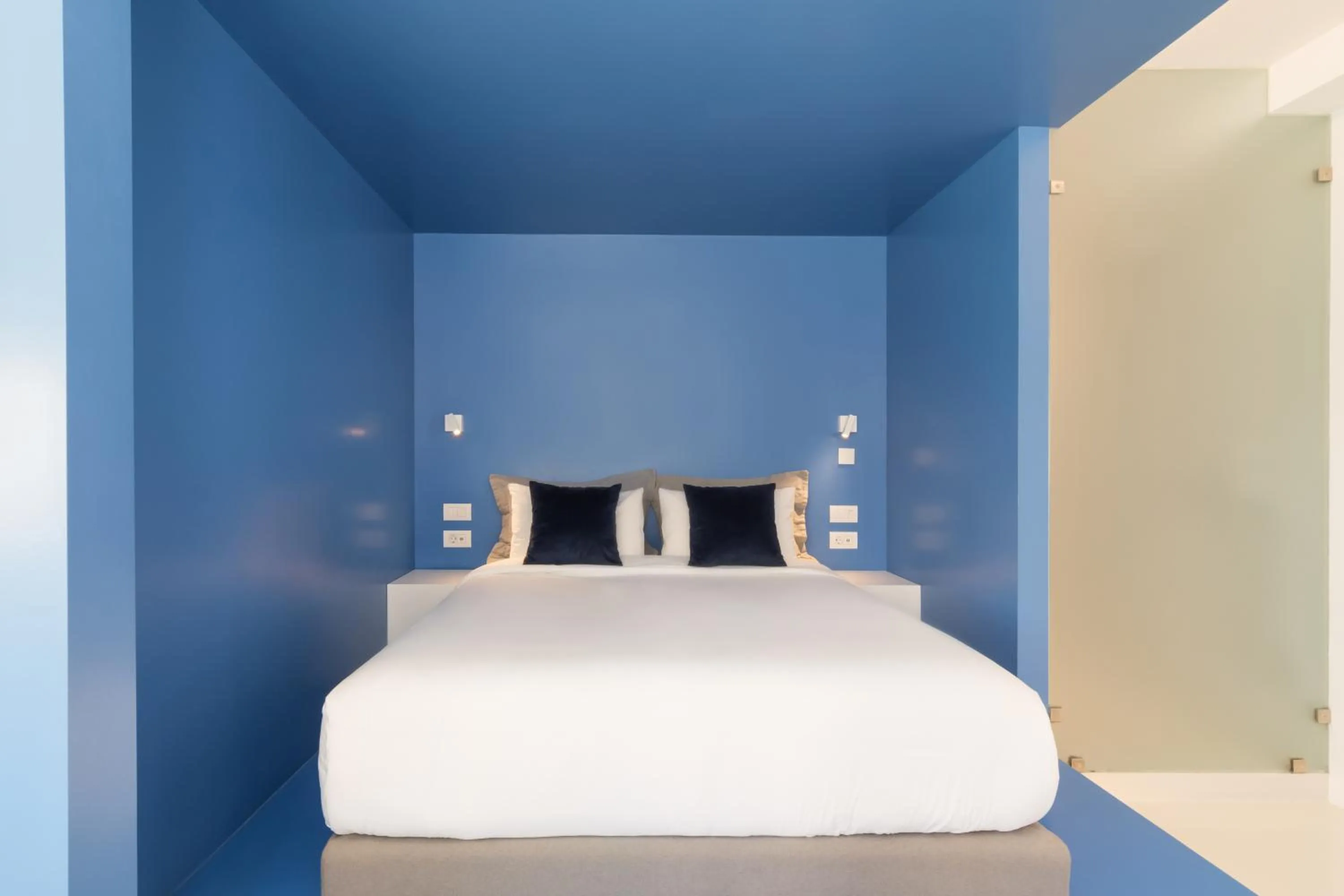 Bed in Athens Color Cube