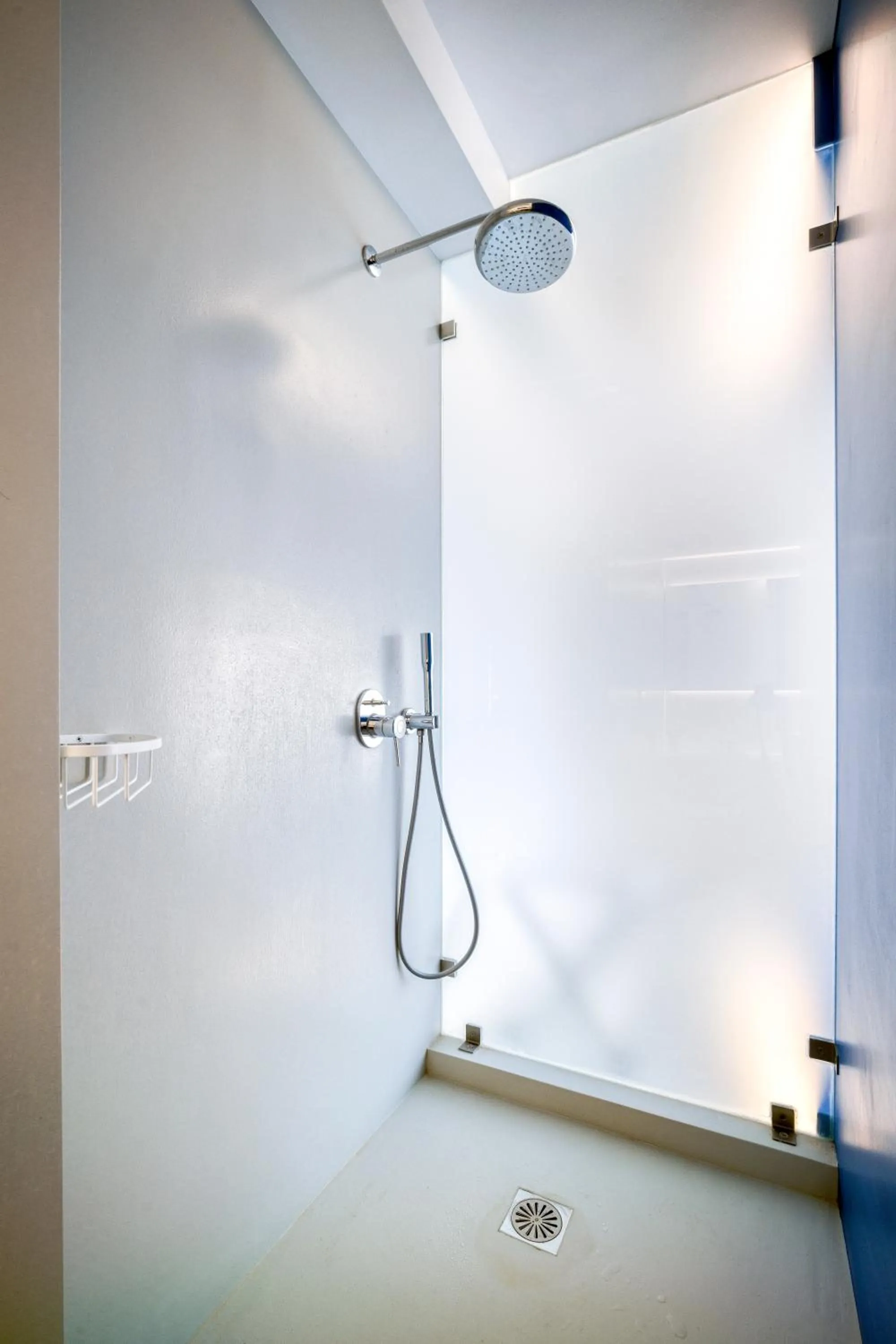 Bathroom in Athens Color Cube