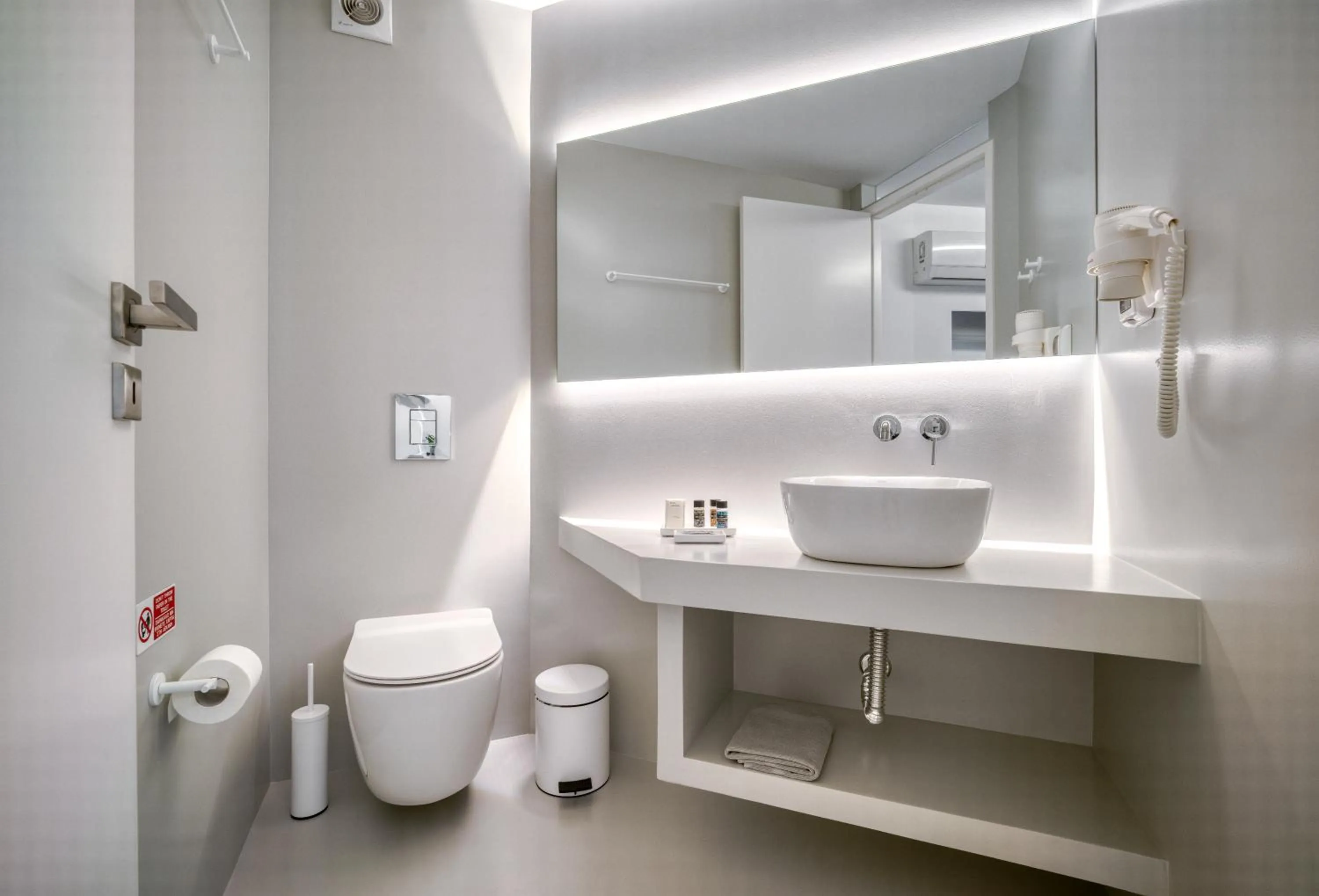 Bathroom in Athens Color Cube