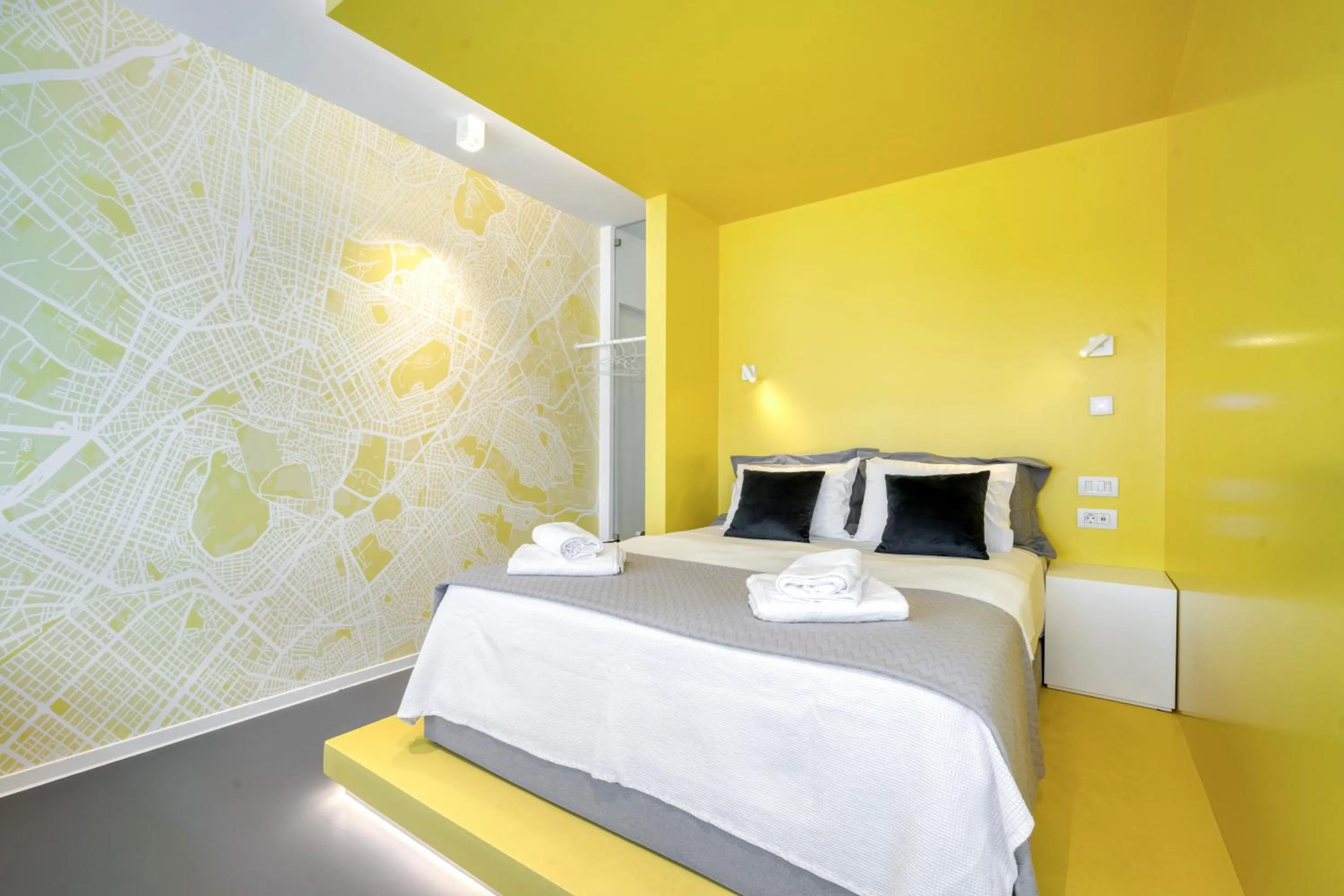 Bed in Athens Color Cube