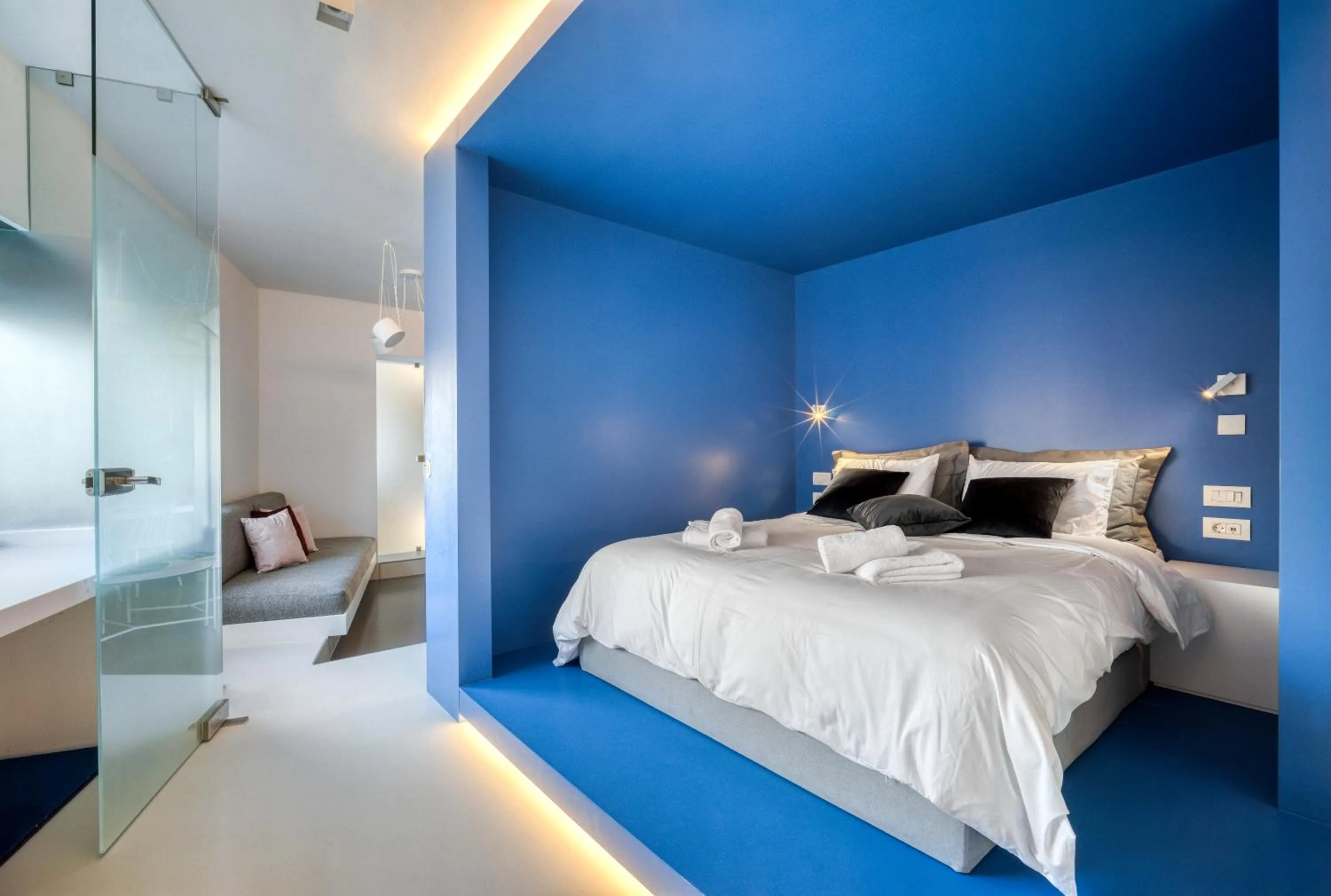Bedroom, Bed in Athens Color Cube