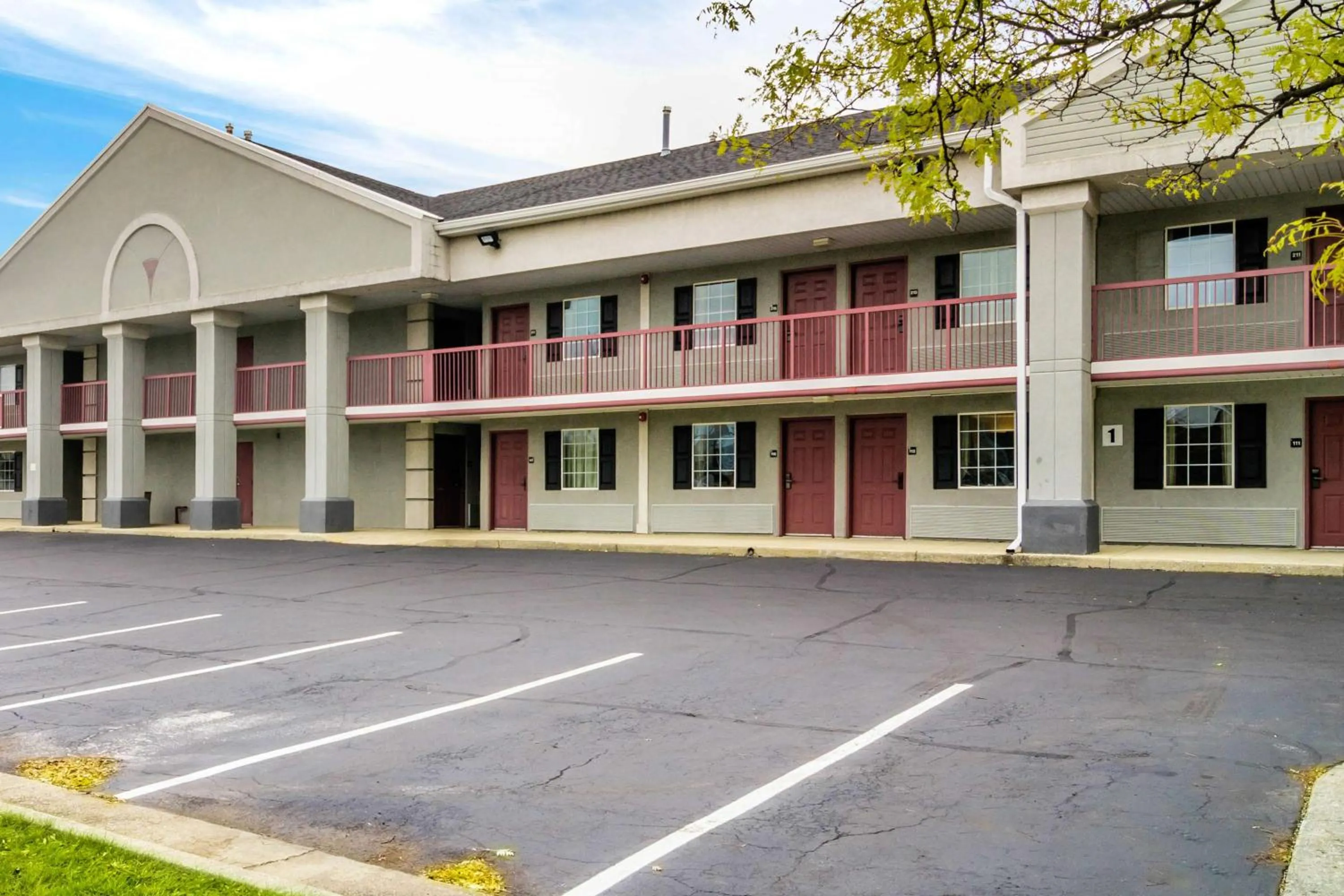 Property building in Motel 6-Alsip, IL