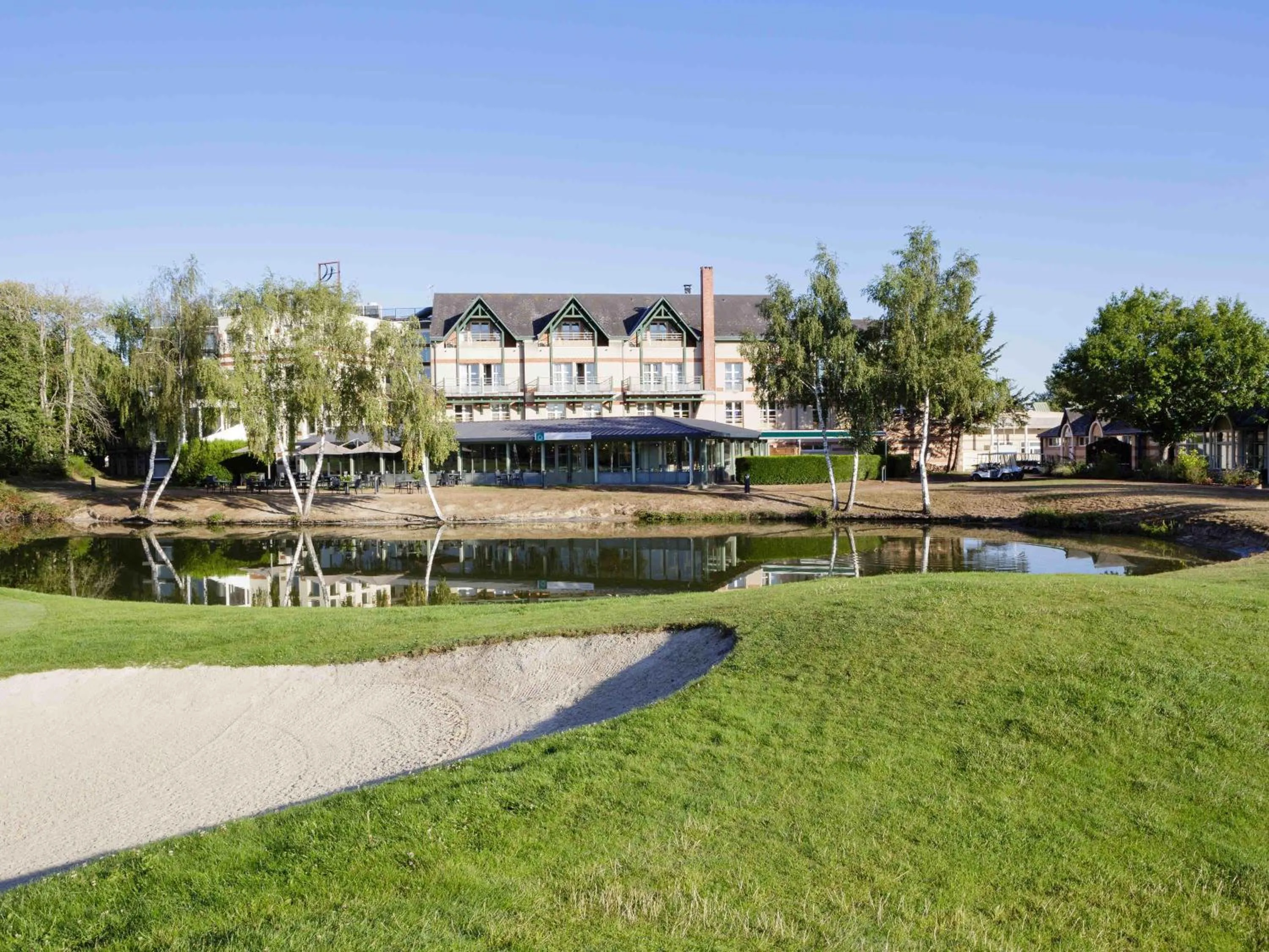 Golfcourse in Mercure Orléans Portes de Sologne