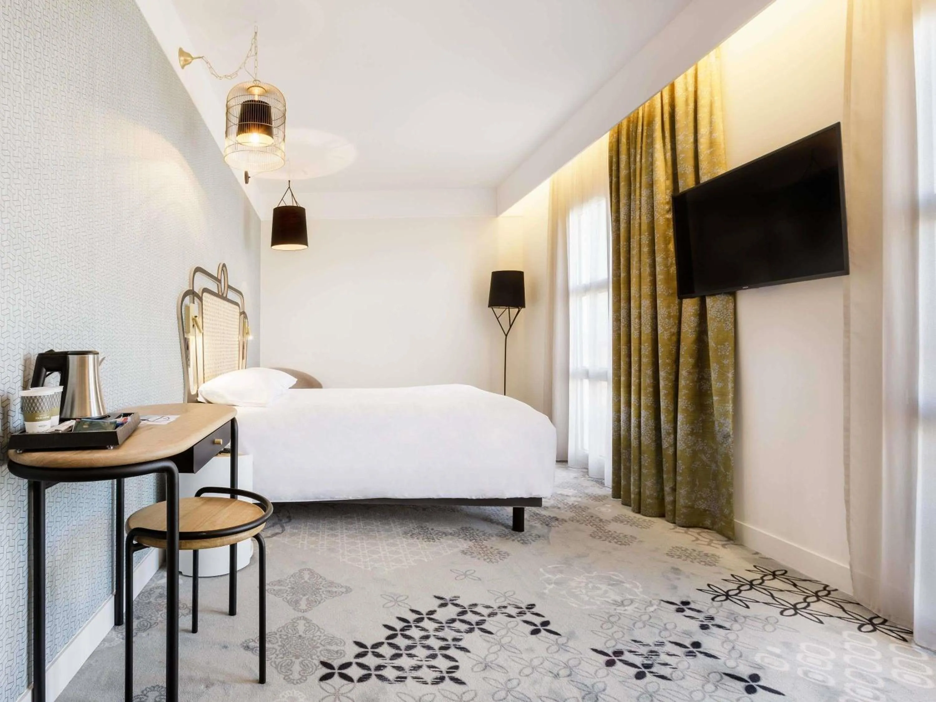 Bedroom, Bed in Mercure Orléans Portes de Sologne