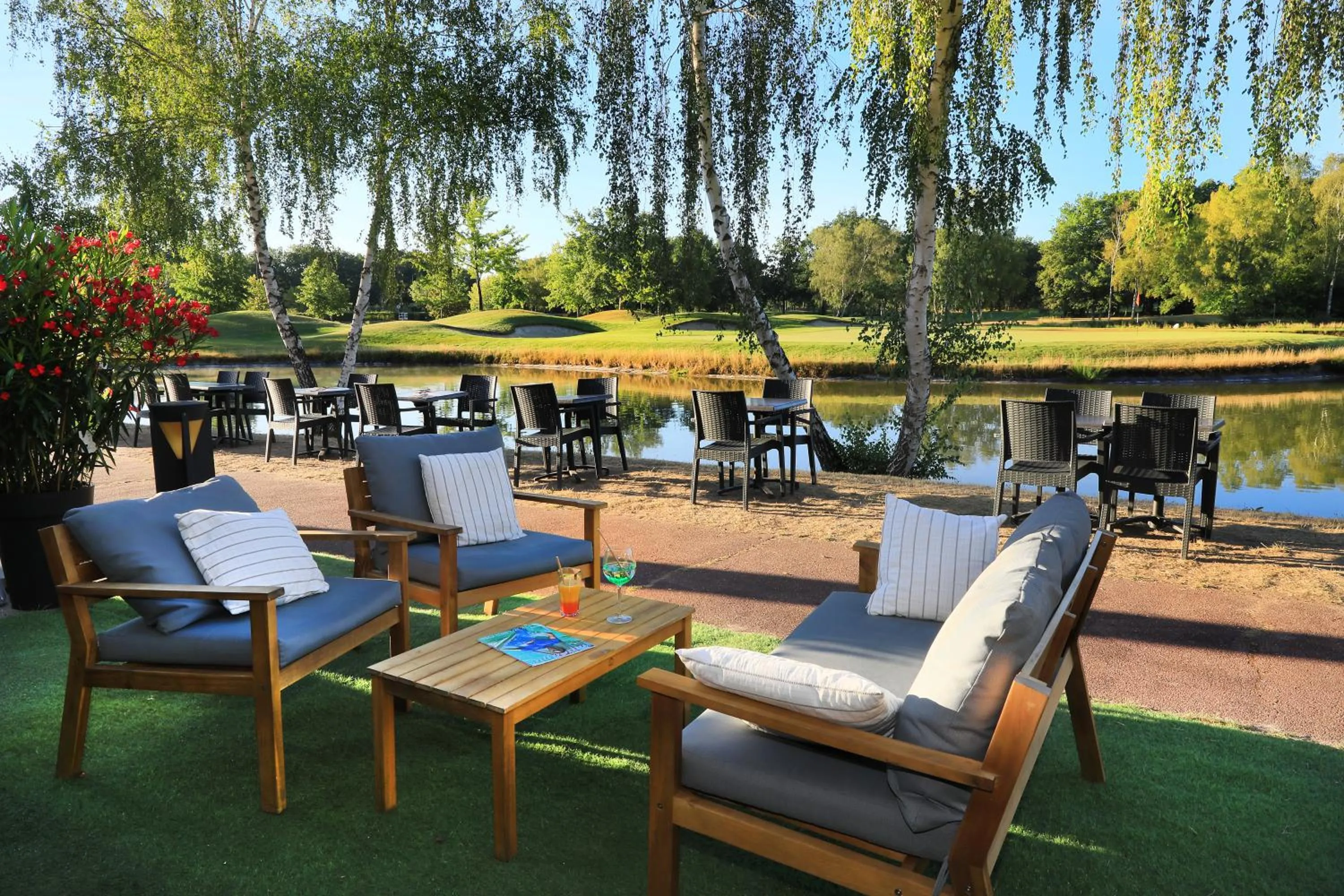 Patio in Mercure Orléans Portes de Sologne