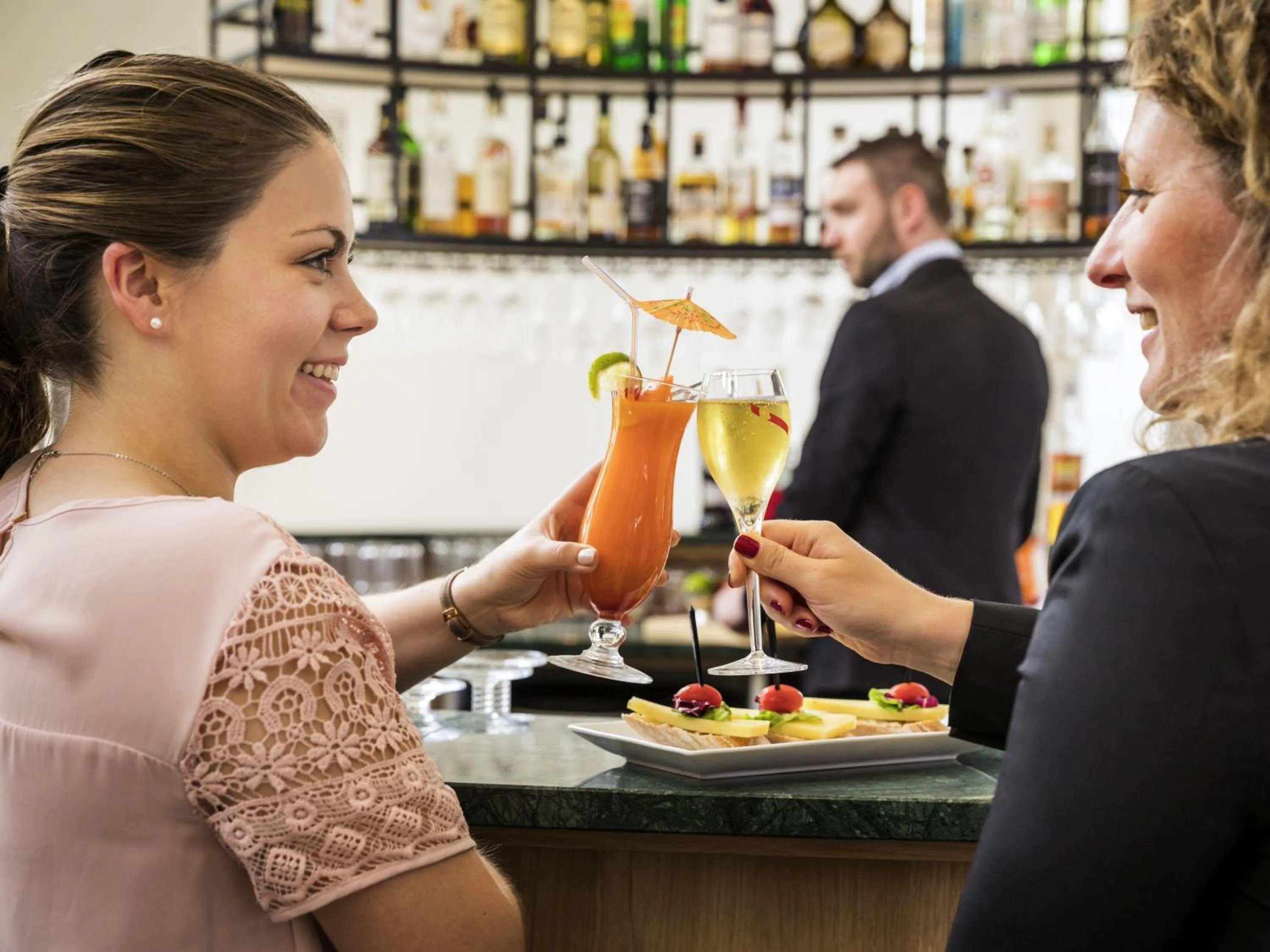 Lounge or bar in Mercure Orléans Portes de Sologne