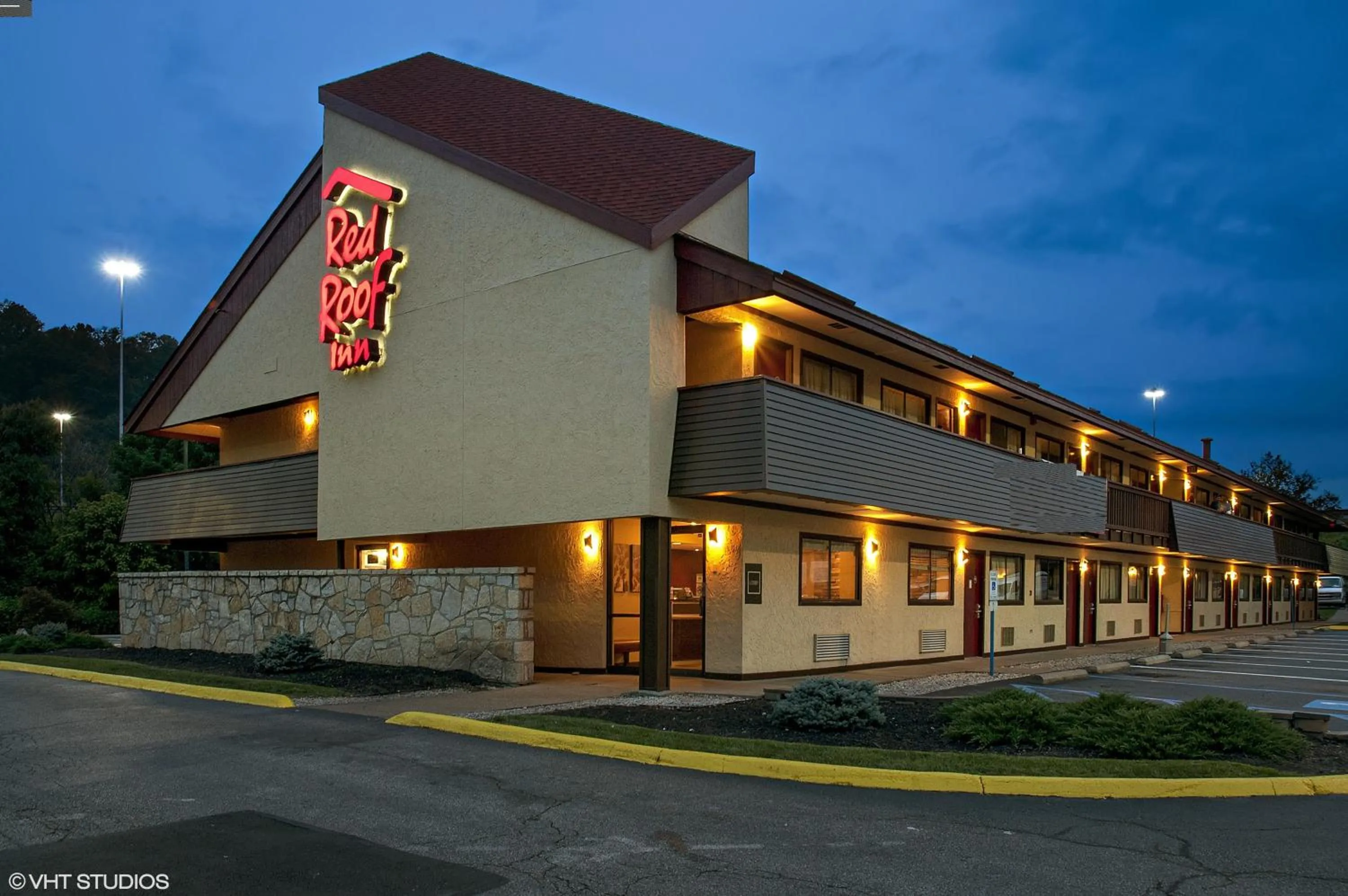 Property building in Red Roof Inn Charleston - Kanawha City, WV