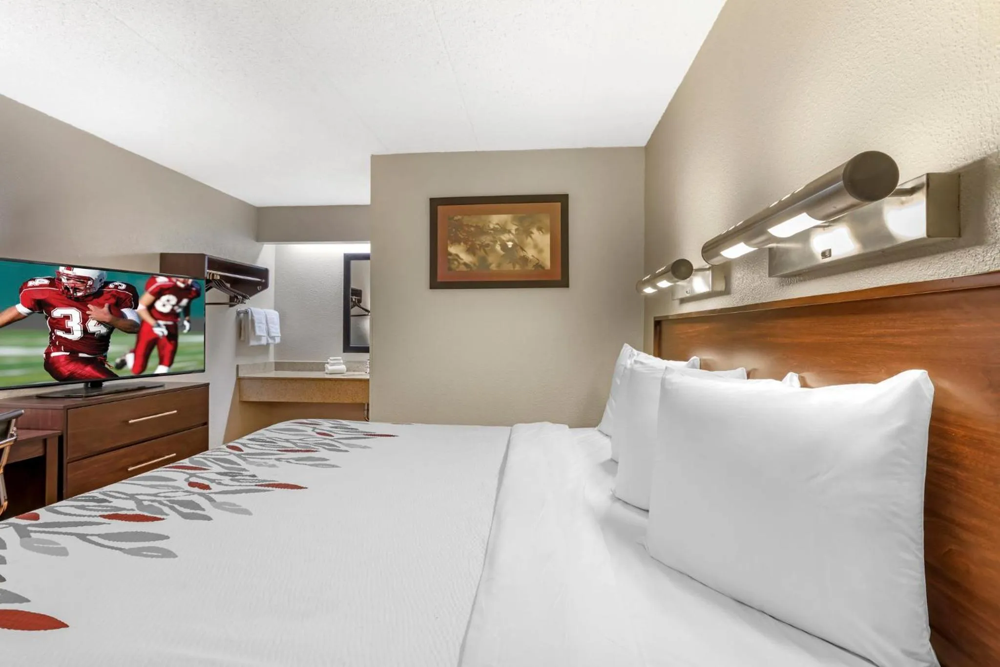 Bedroom, Bed in Red Roof Inn Milwaukee Airport Oak Creek