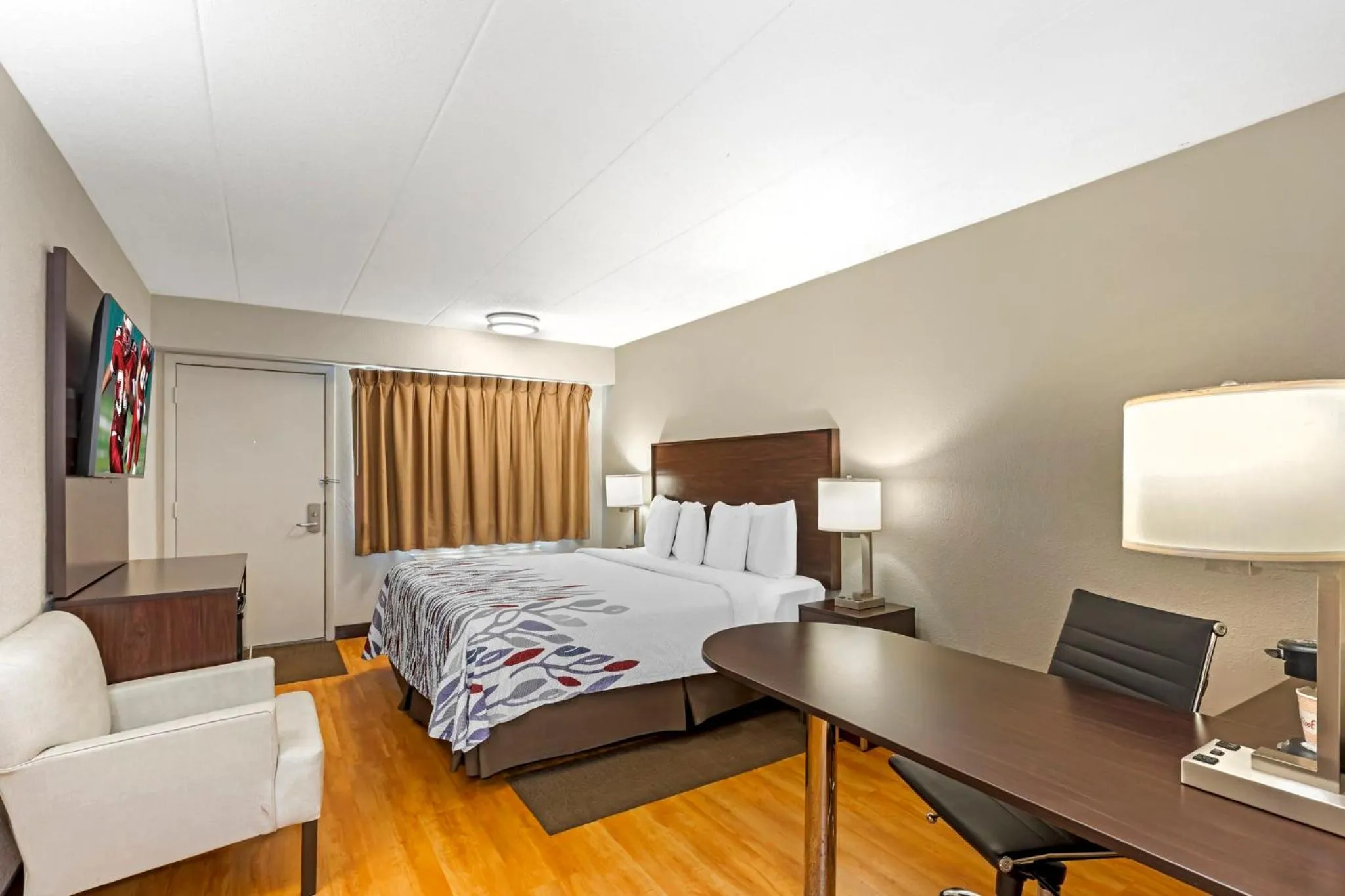 Bedroom, Bed in Red Roof Inn Milwaukee Airport Oak Creek