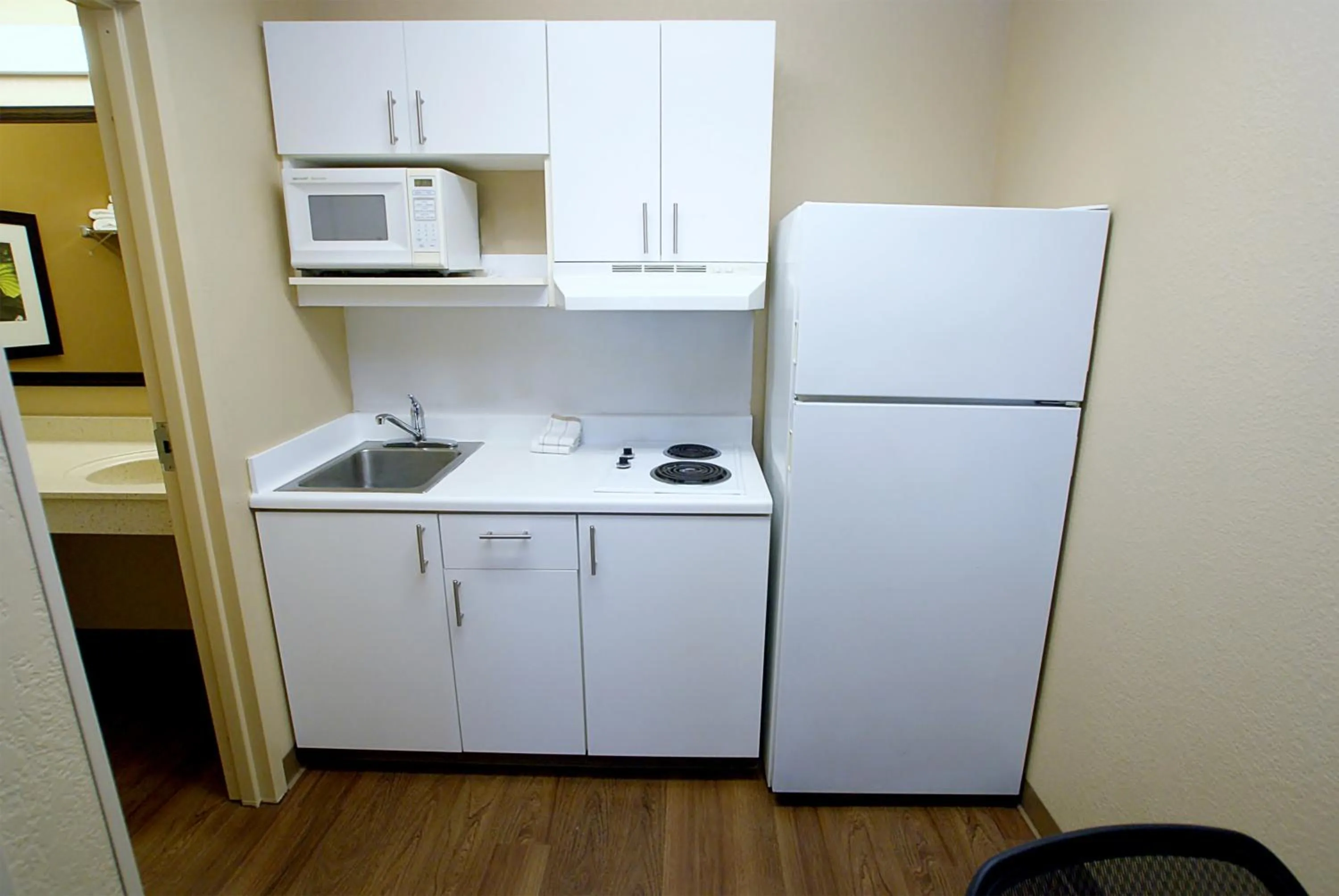Kitchen or kitchenette in Extended Stay America Suites - Richmond - W Broad Street - Glenside - South