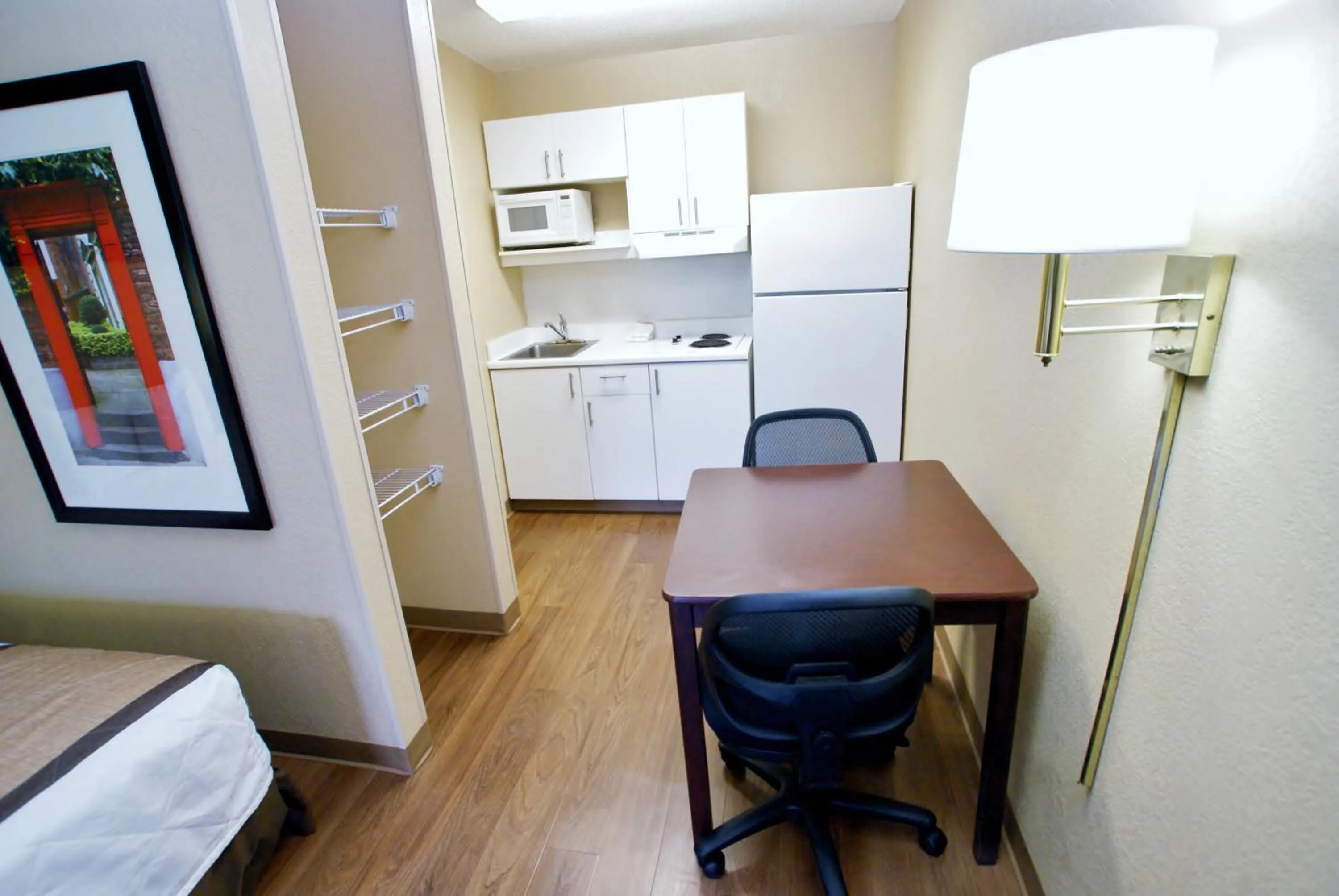 Kitchen or kitchenette in Extended Stay America Suites - Richmond - W Broad Street - Glenside - South