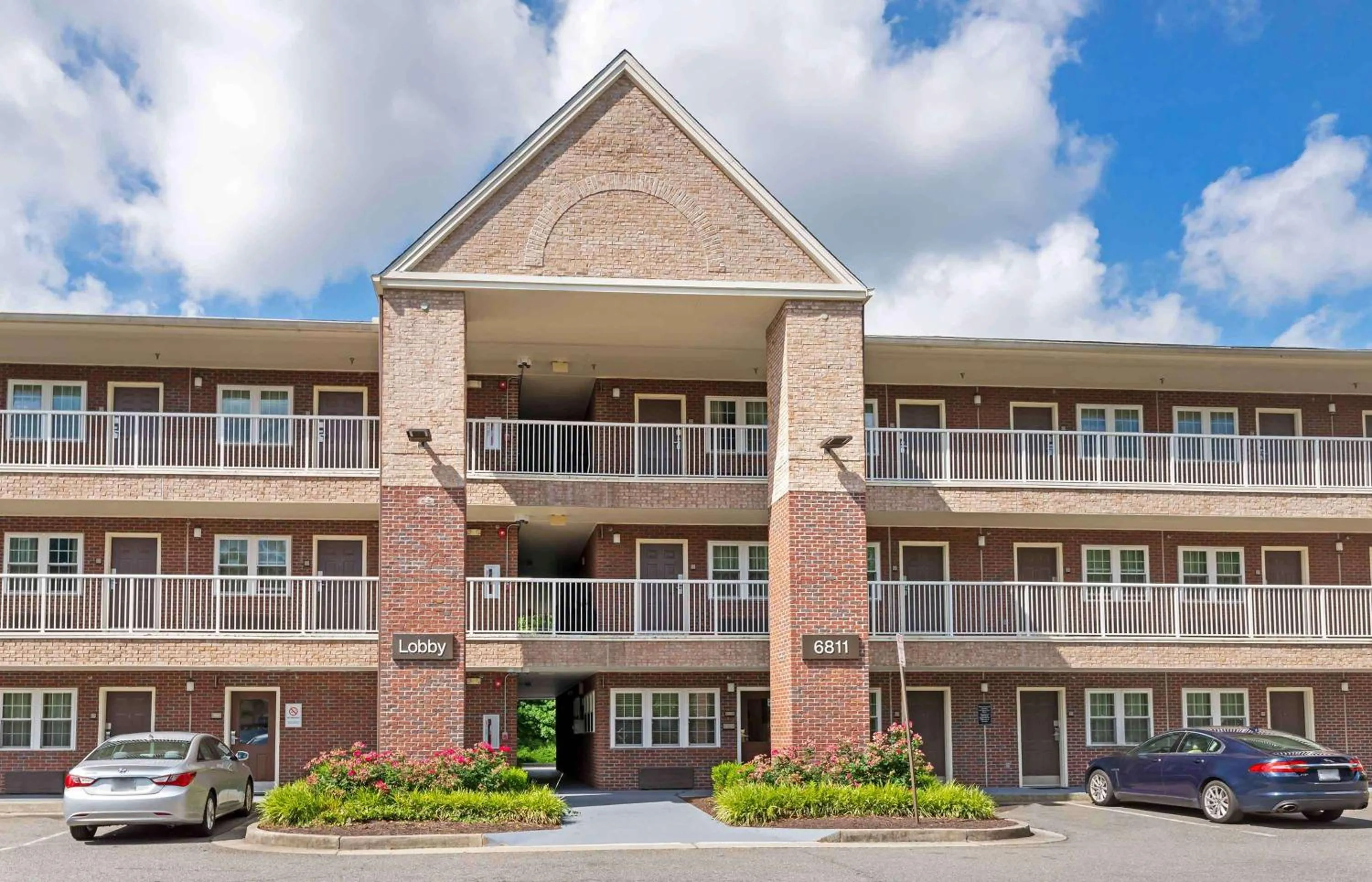 Property building in Extended Stay America Suites - Richmond - W Broad Street - Glenside - South