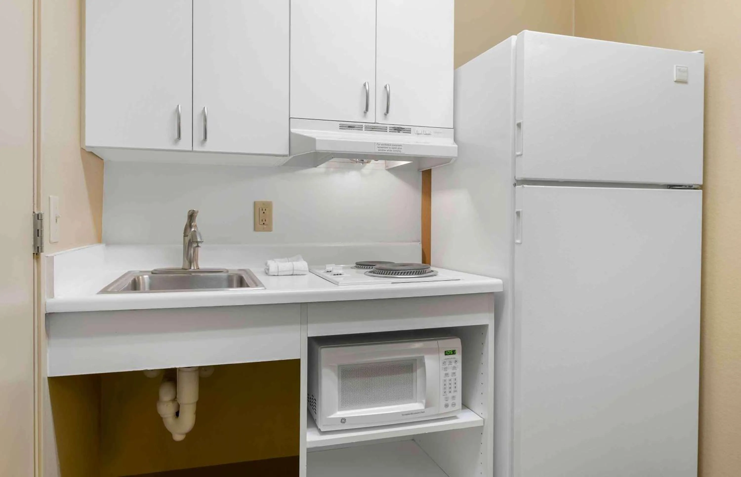 Kitchen or kitchenette in Extended Stay America Suites - Richmond - W Broad Street - Glenside - South