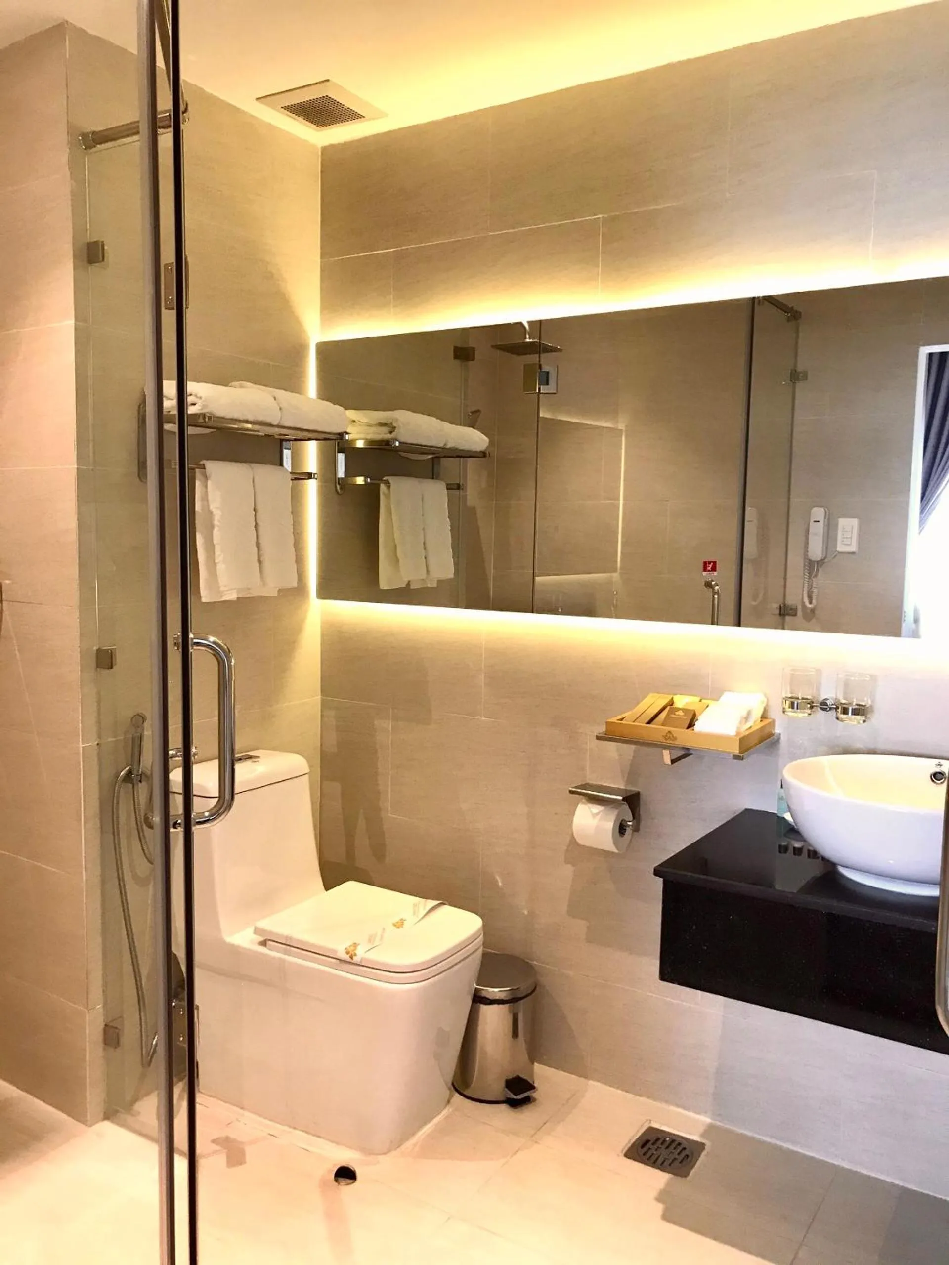 Bathroom in ELIZABETH HOTEL