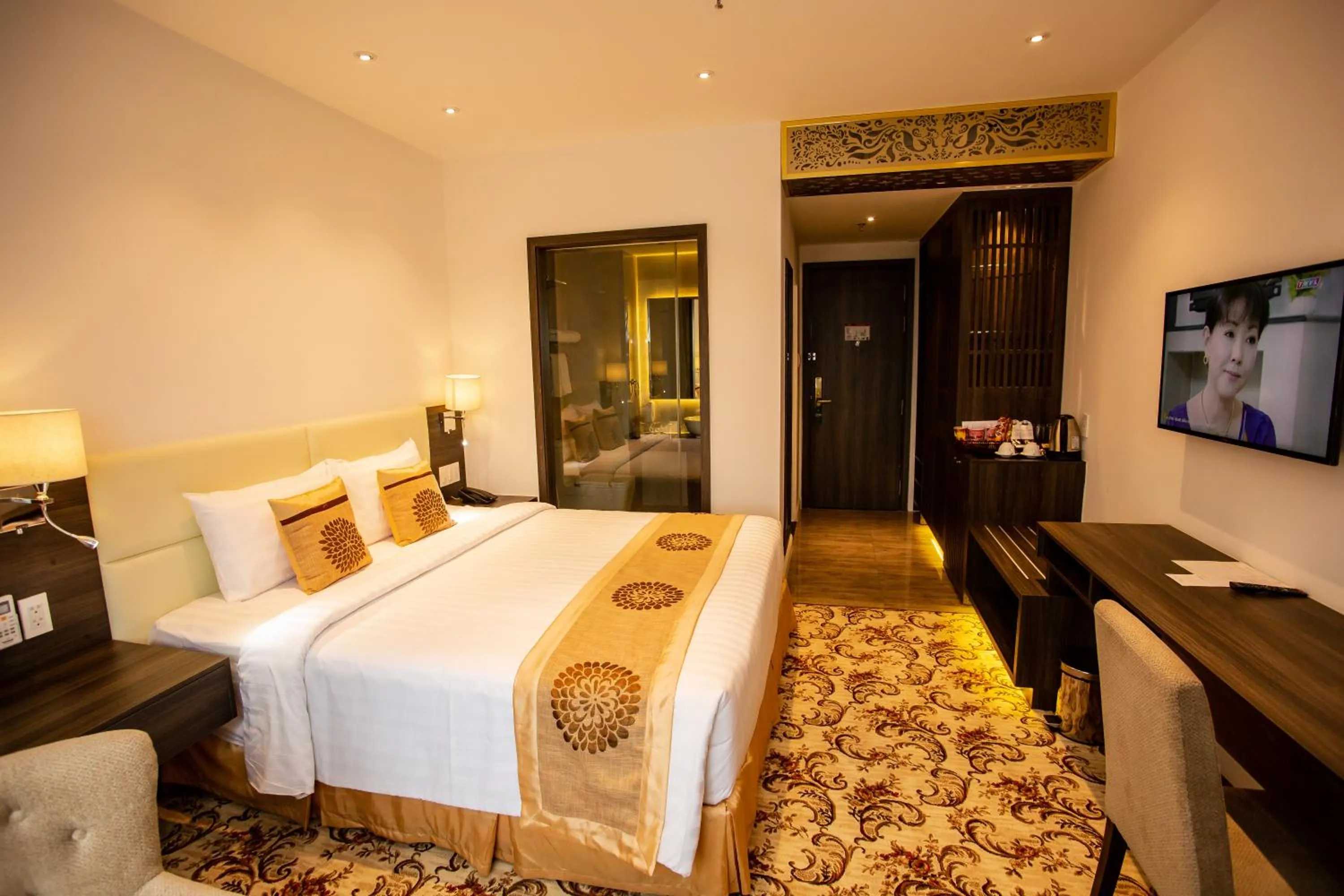 Bed in ELIZABETH HOTEL