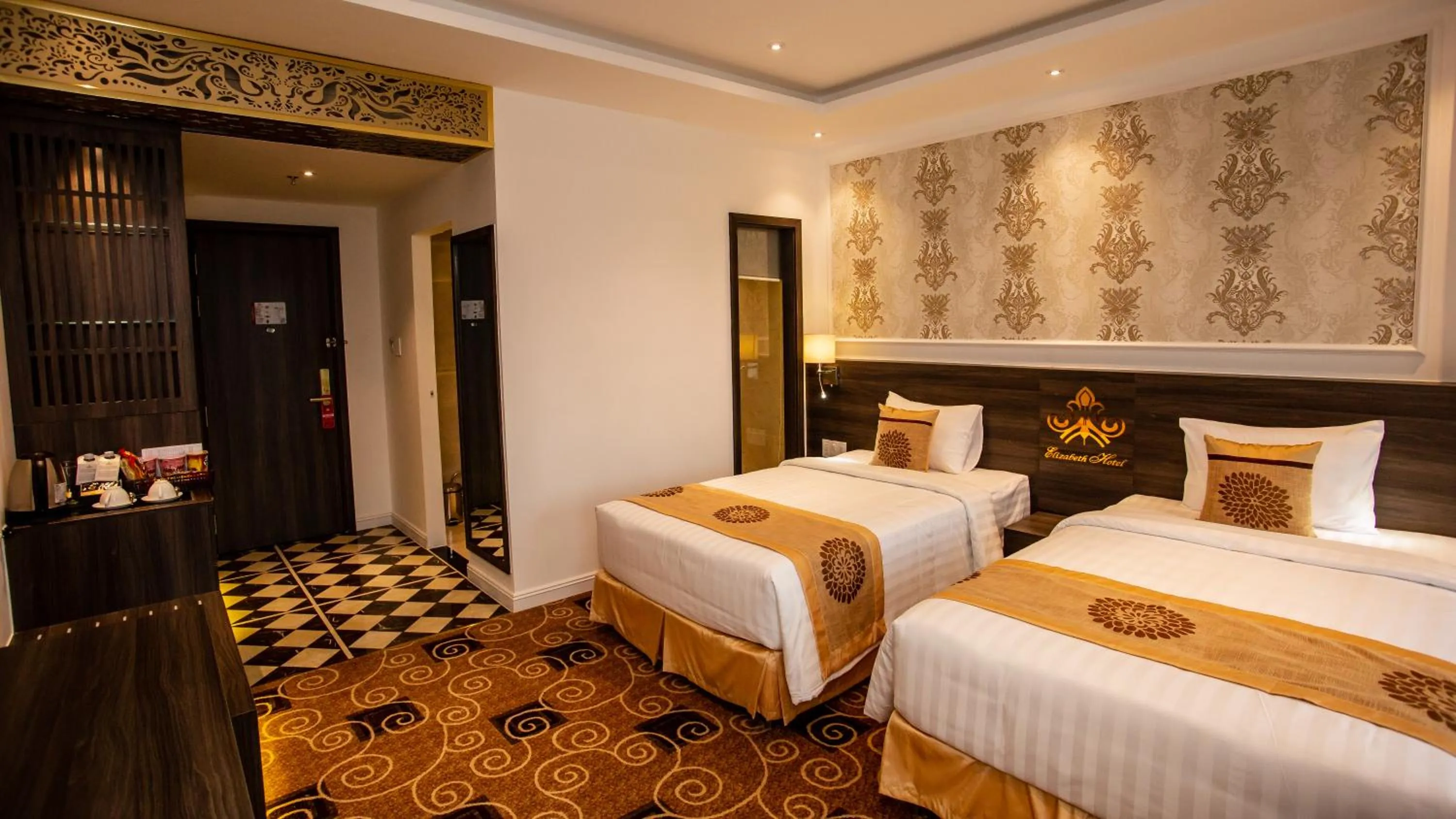 Bed in ELIZABETH HOTEL