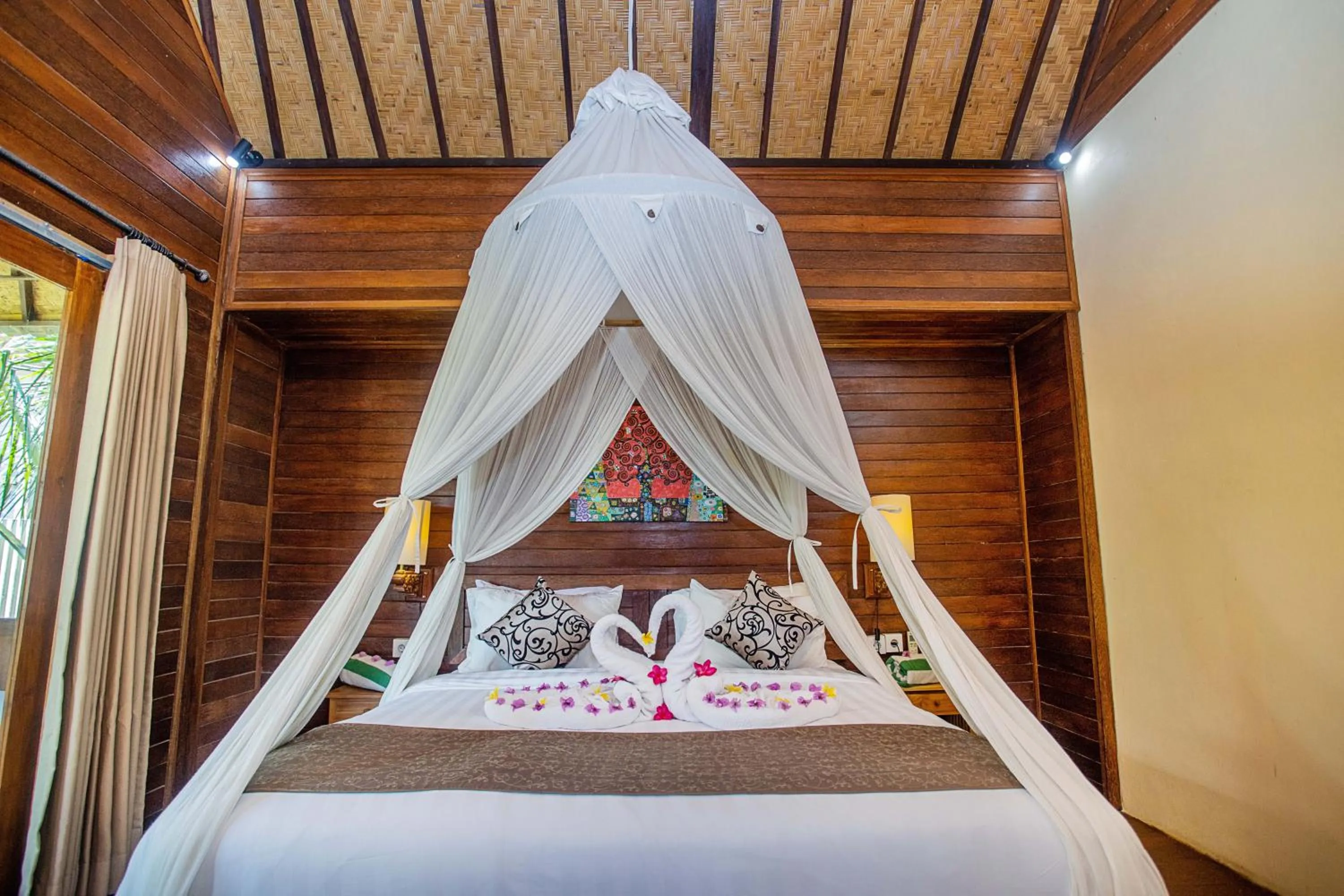 Bed in D'Muncuk Huts Lembongan
