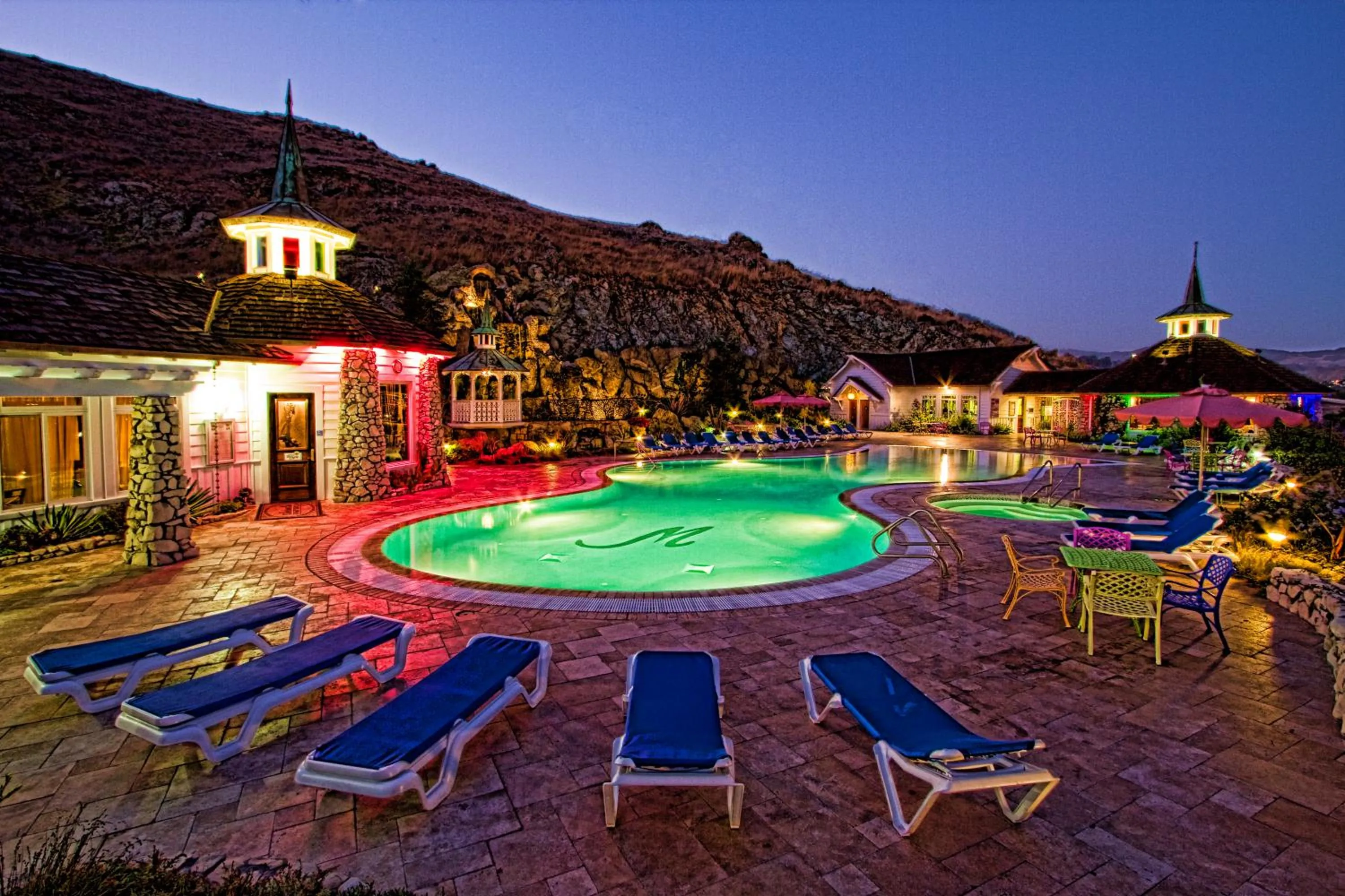 Swimming pool in Madonna Inn