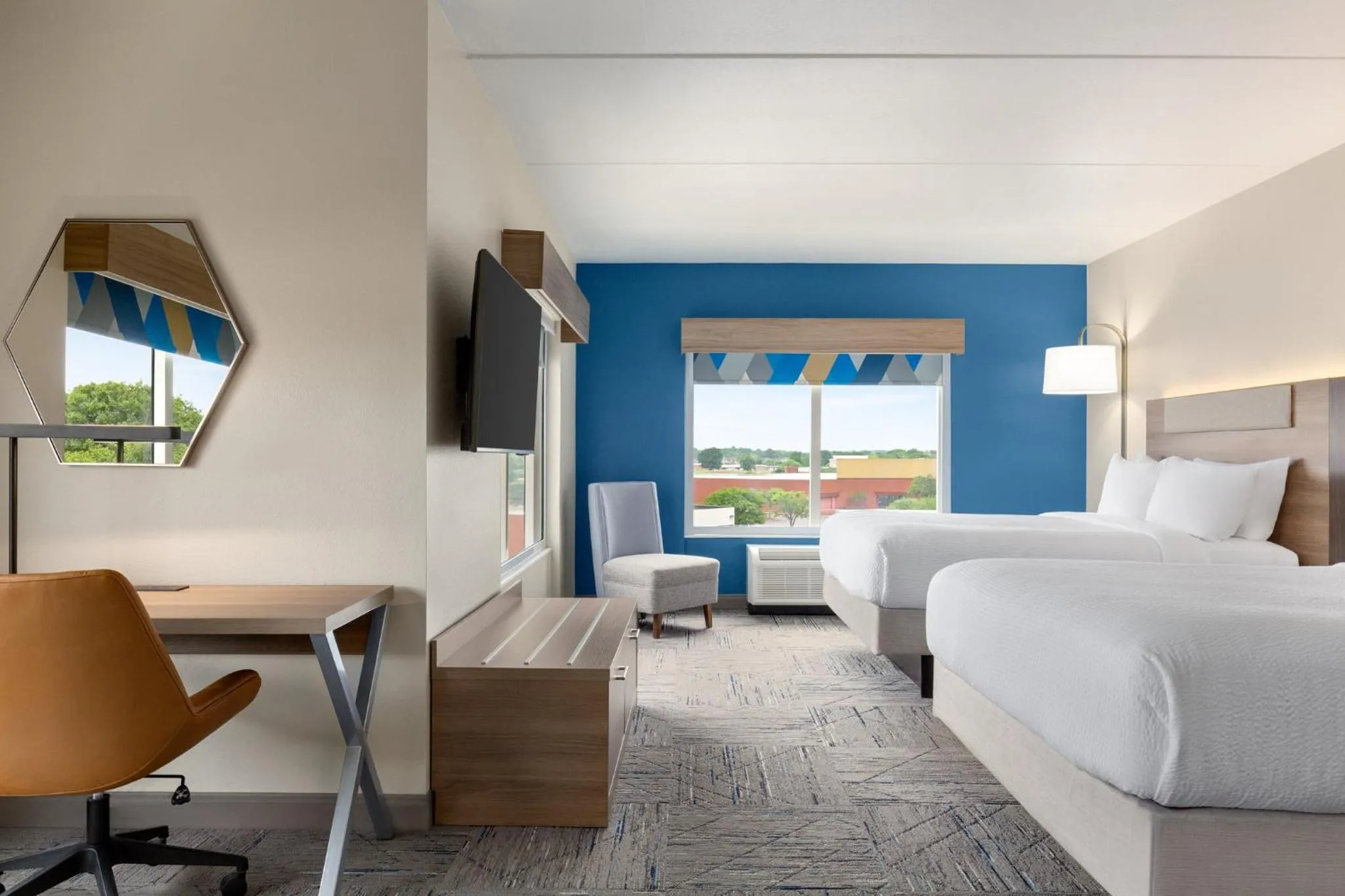 Photo of the whole room, Bed in Holiday Inn Express & Suites - Tuscaloosa-University by IHG