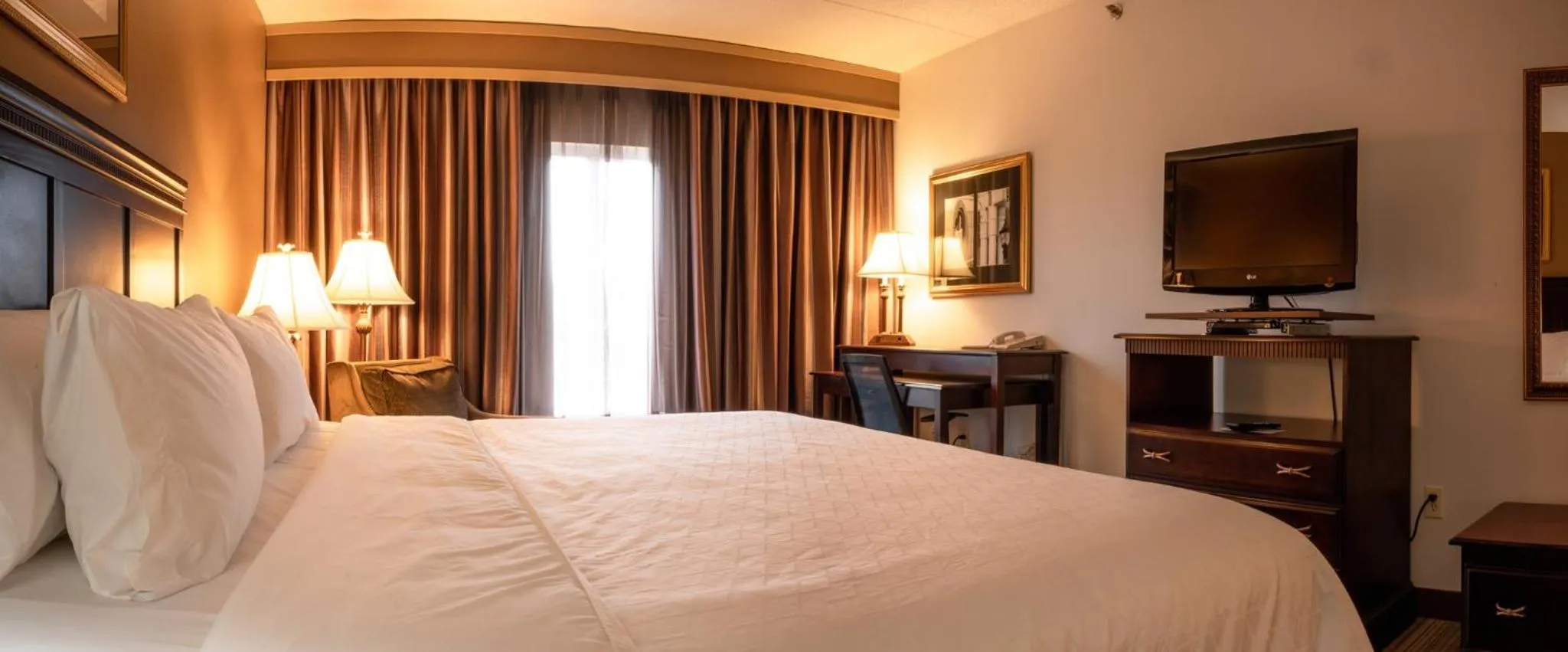 Photo of the whole room, Bed in Holiday Inn Express & Suites - Tuscaloosa-University by IHG