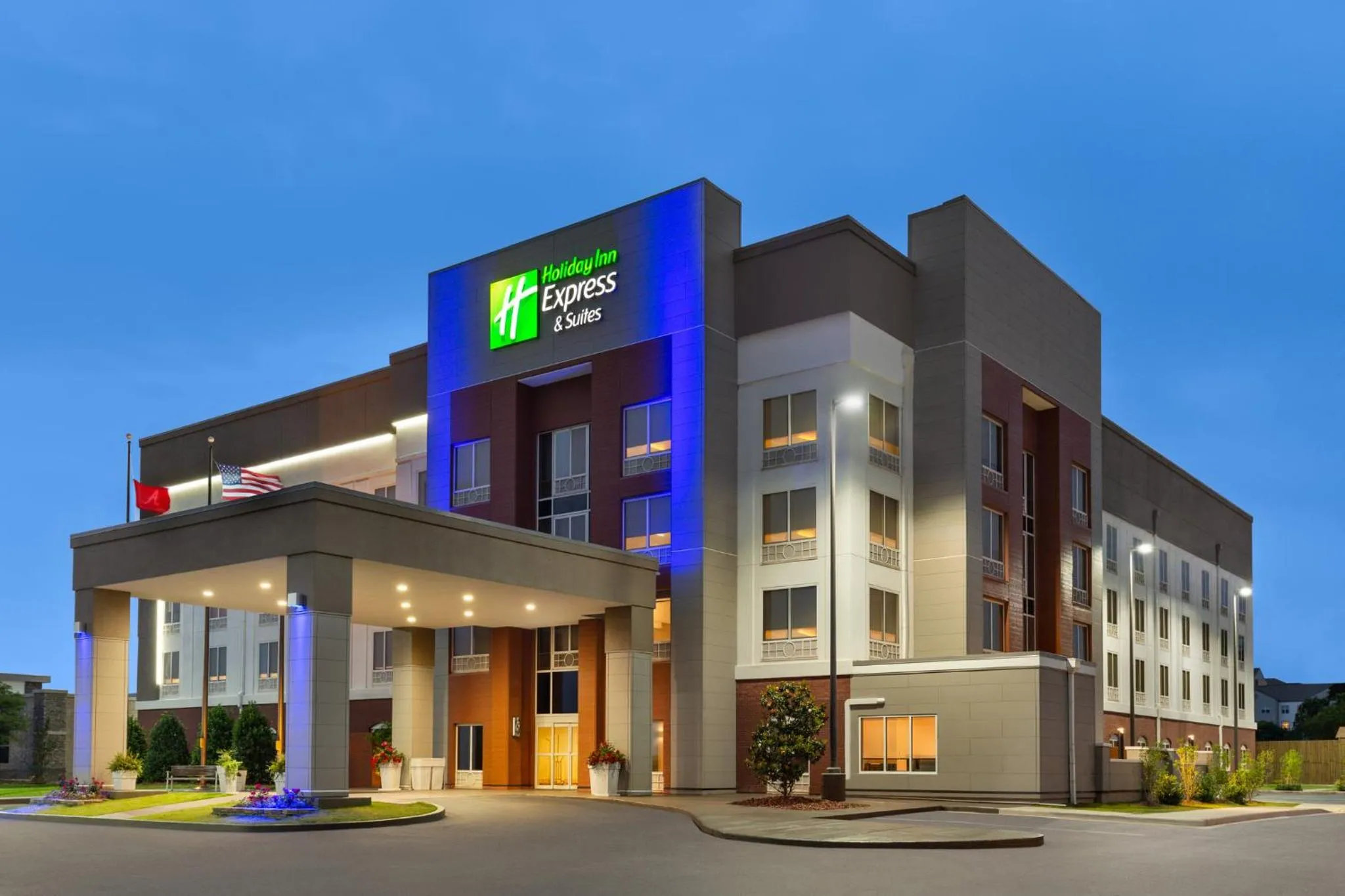 Property building in Holiday Inn Express & Suites - Tuscaloosa-University by IHG