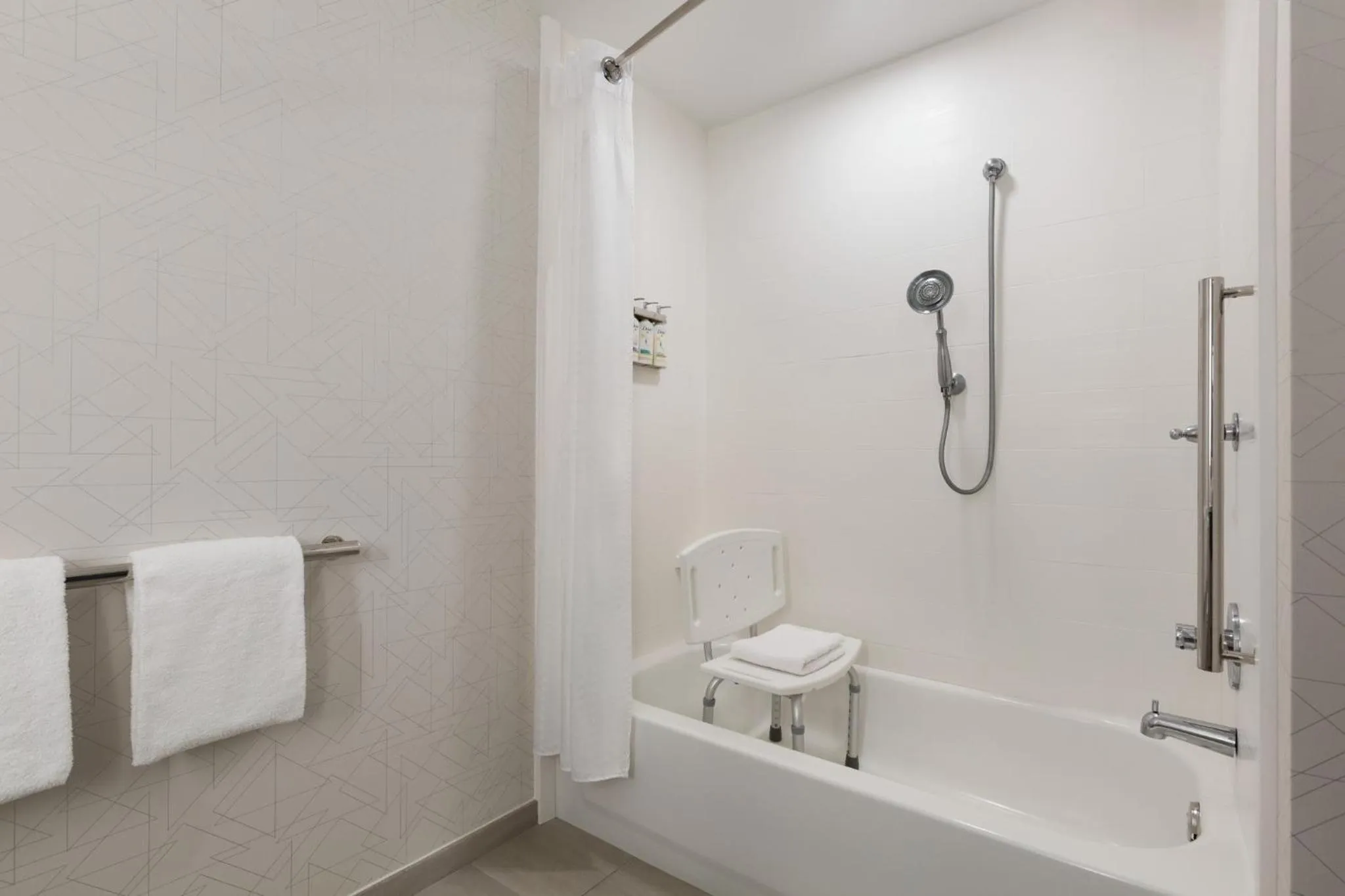 Photo of the whole room in Holiday Inn Express & Suites - Tuscaloosa-University by IHG