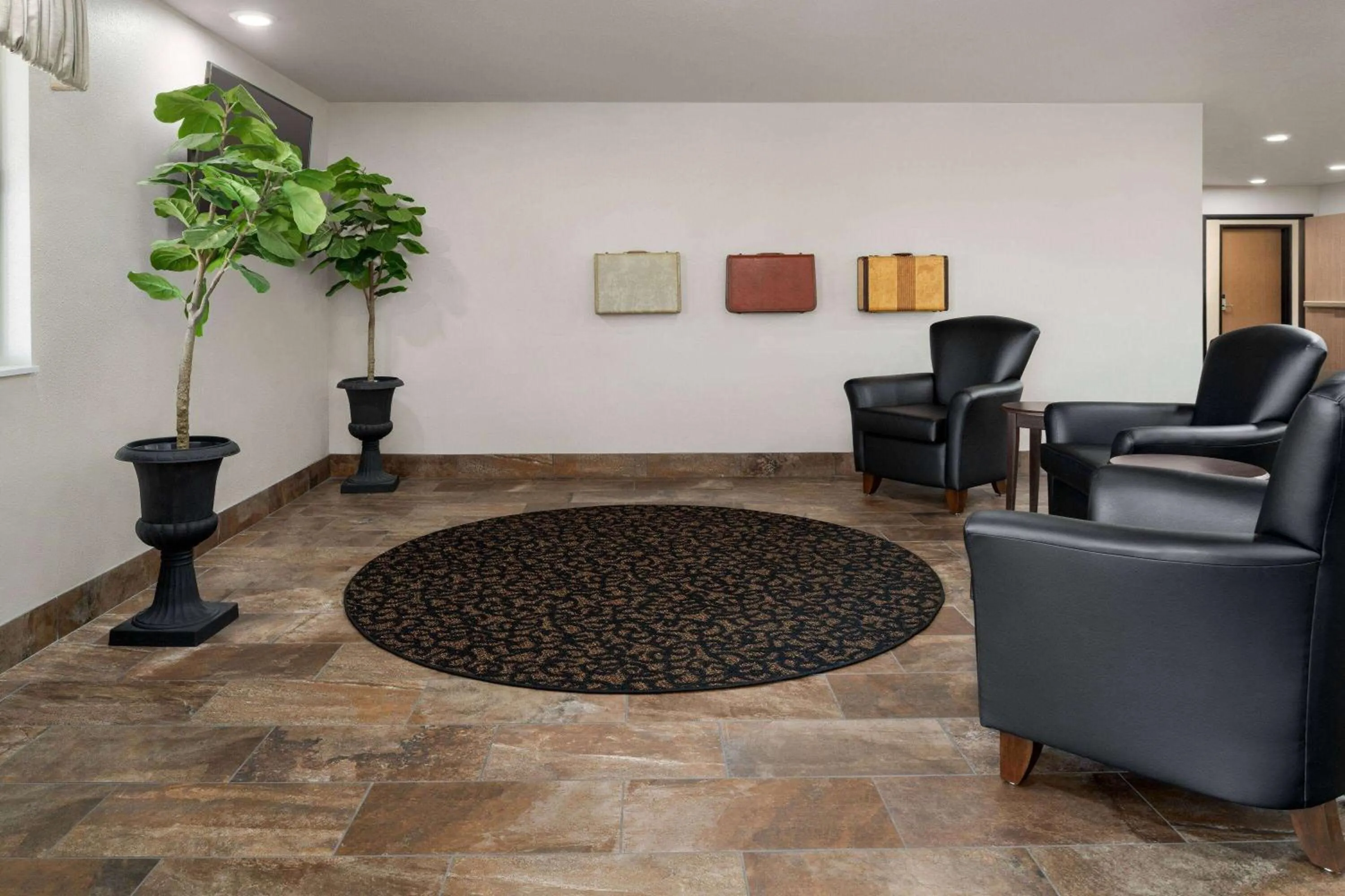 Lobby or reception in Travelodge by Wyndham Dexter