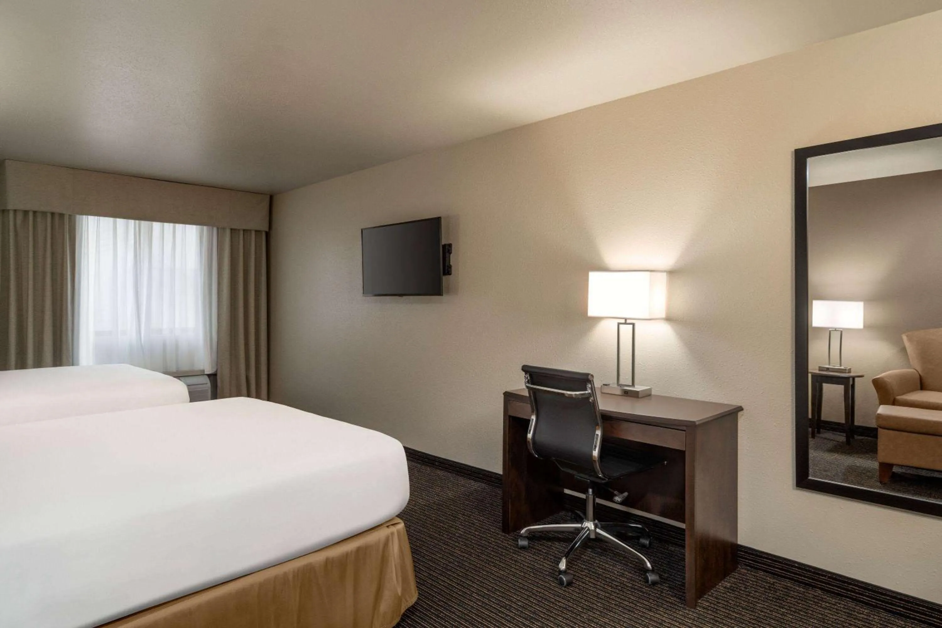 Photo of the whole room, Bed in Travelodge by Wyndham Dexter