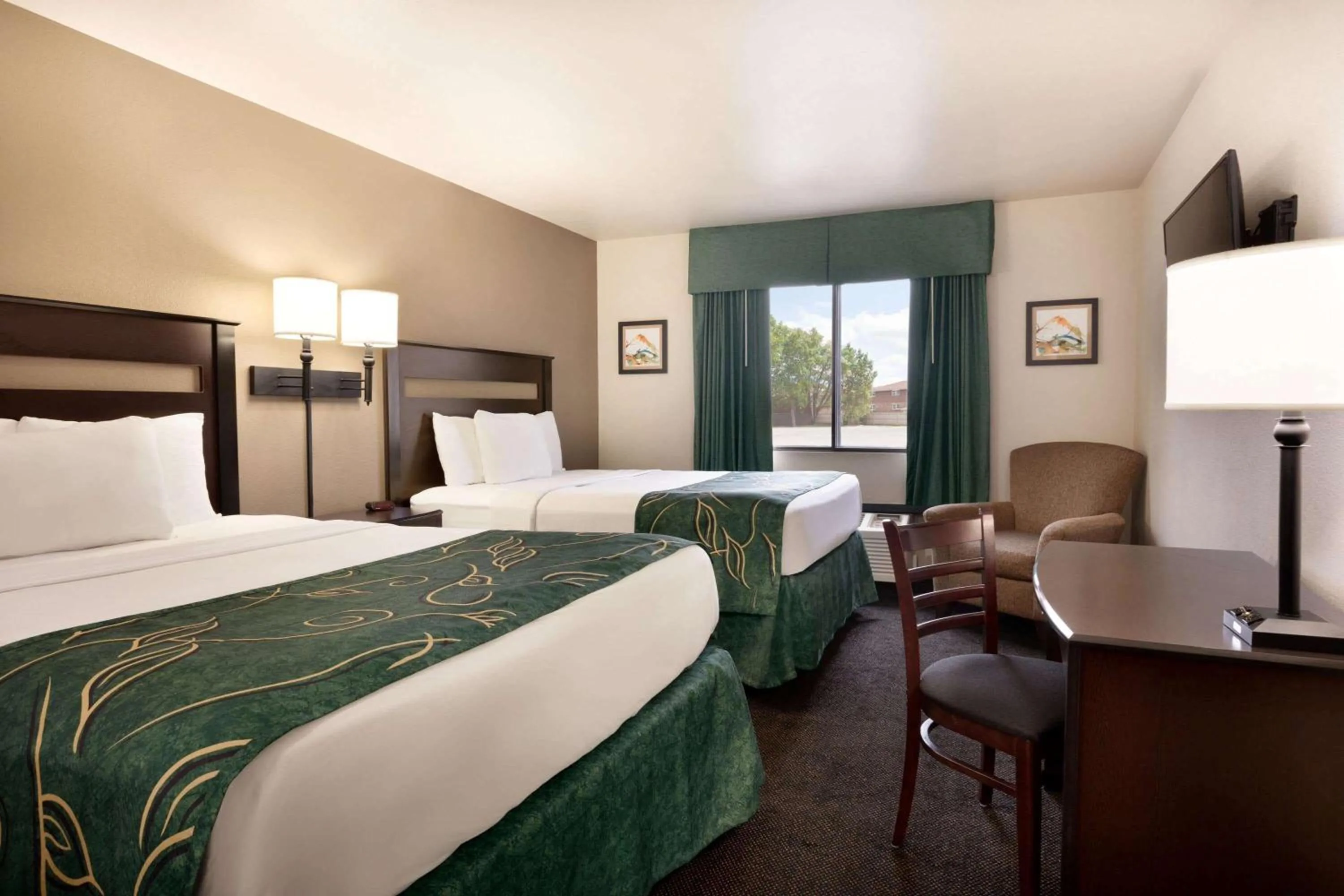 Photo of the whole room, Bed in Travelodge by Wyndham Dexter