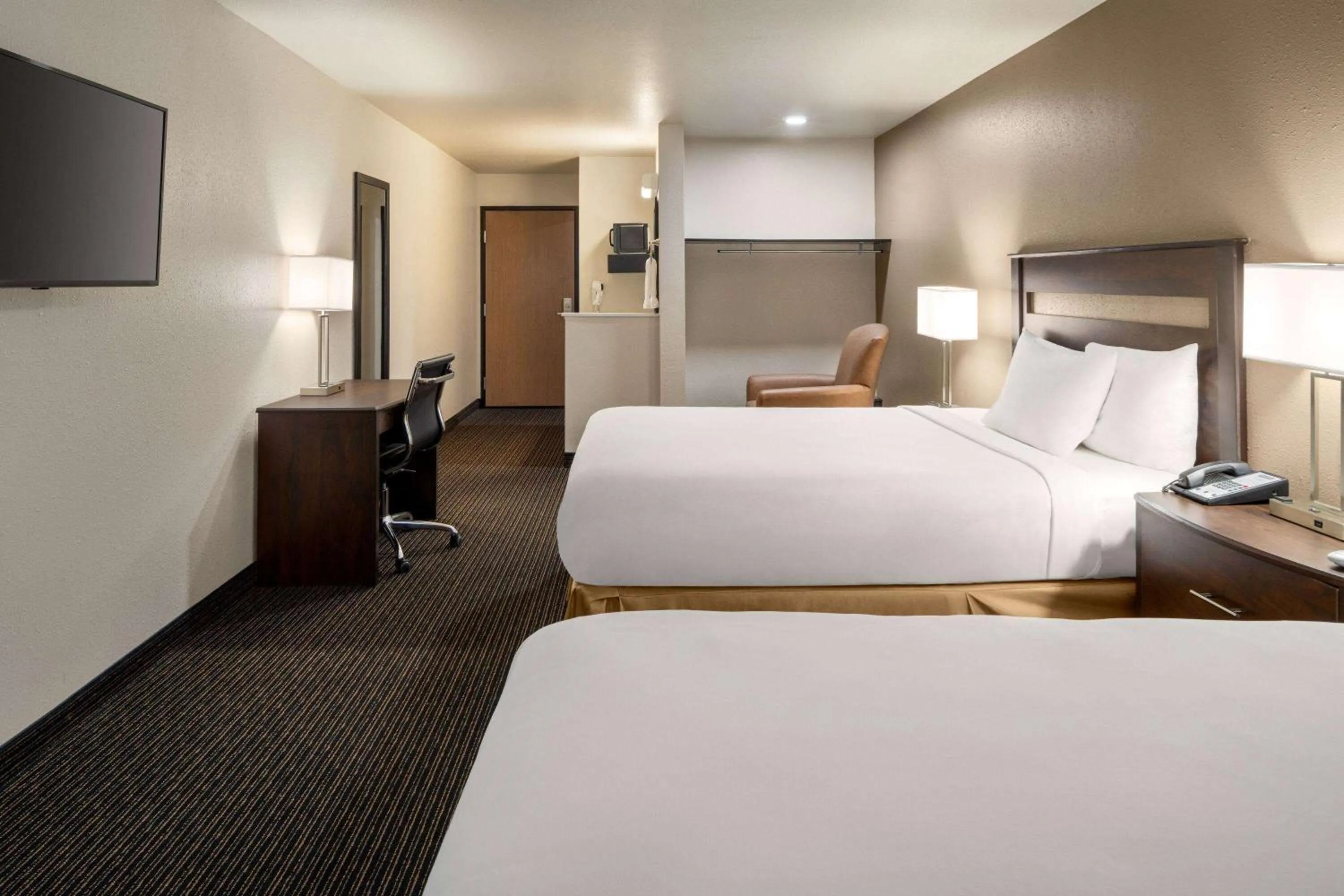 Photo of the whole room, Bed in Travelodge by Wyndham Dexter